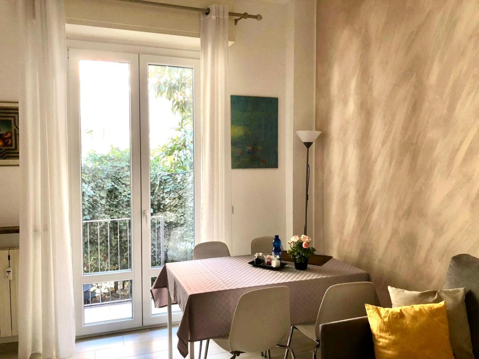 Lovely 2 With Small Garden Apartment