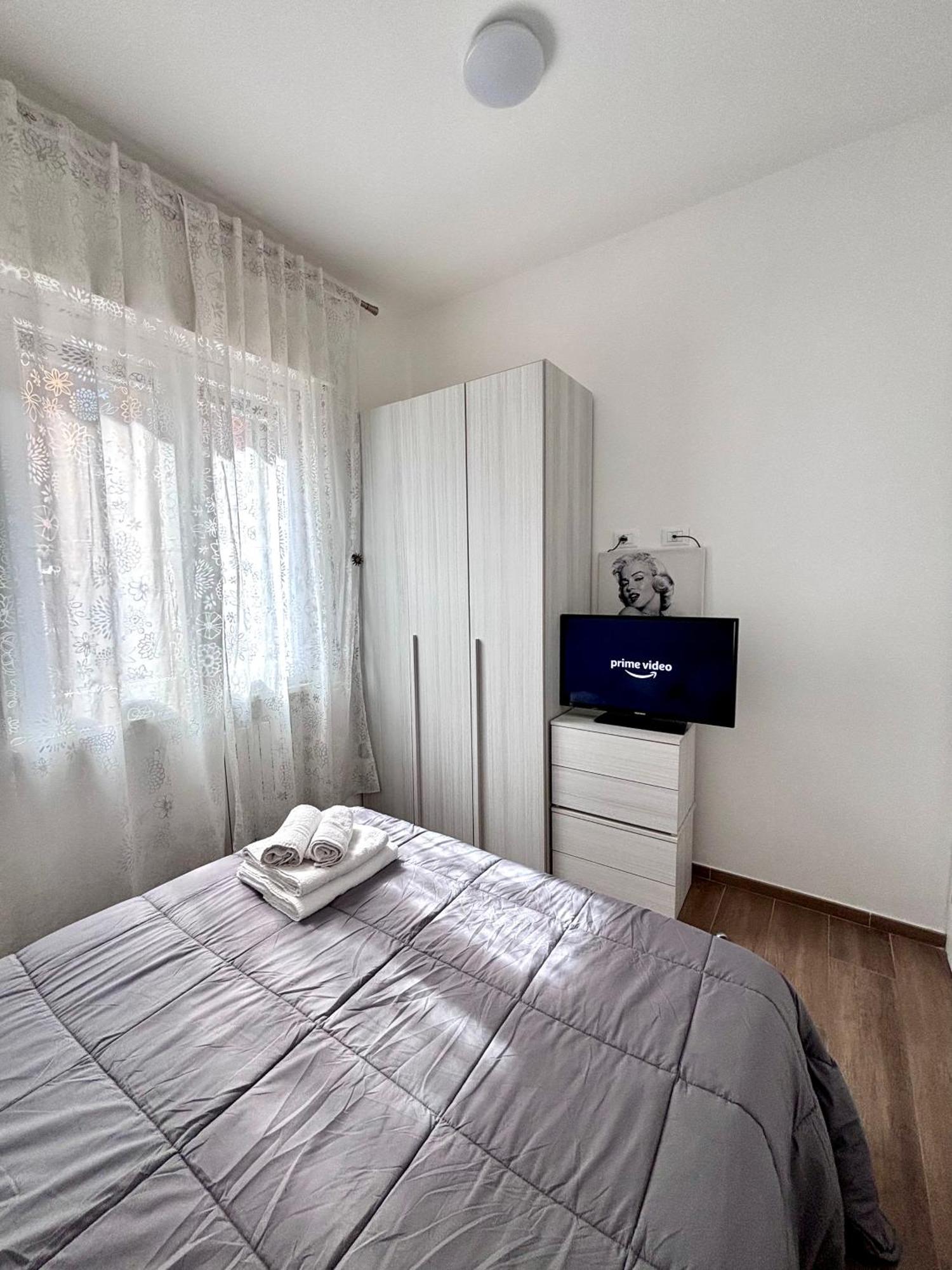 Bilocale In Bande Nere-metro Rossa Duomo Apartment Mailand