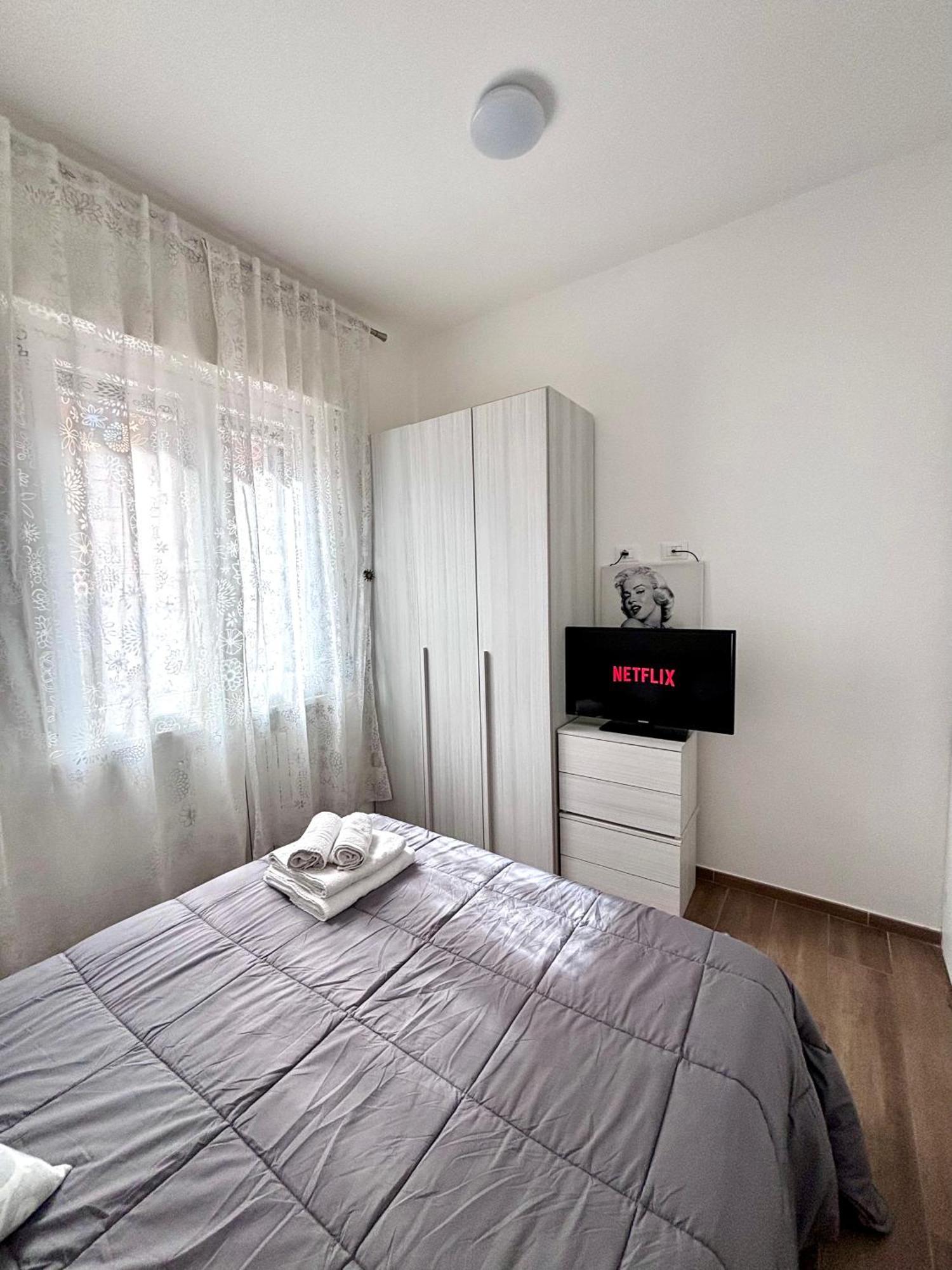 Apartment Bilocale In Bande Nere-metro Rossa Duomo Mailand