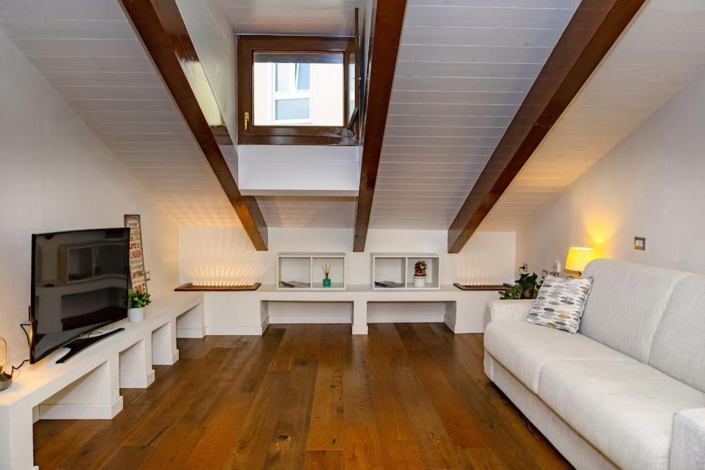 Canonica Attic Appartement