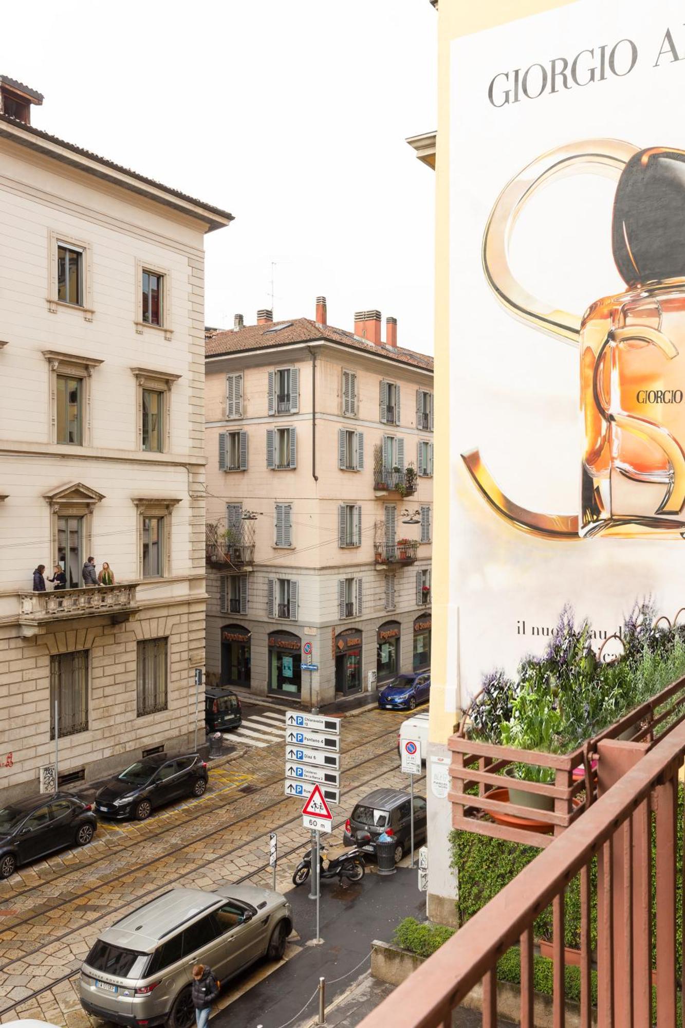 Picasso - Spacious Exclusive Apartment Milan