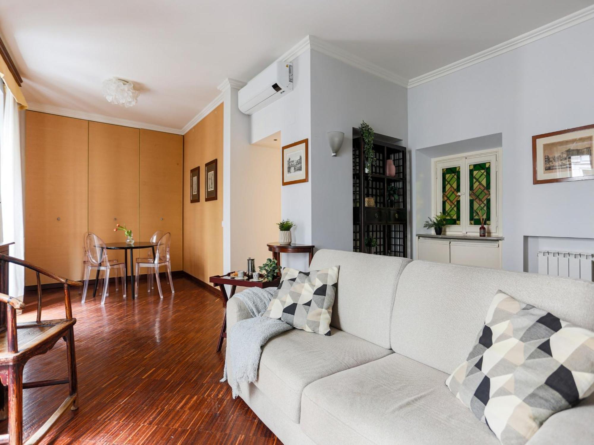 Apartment The Best Rent - Spacious One-bedroom Near The Columns Of San Lorenzo Mailand