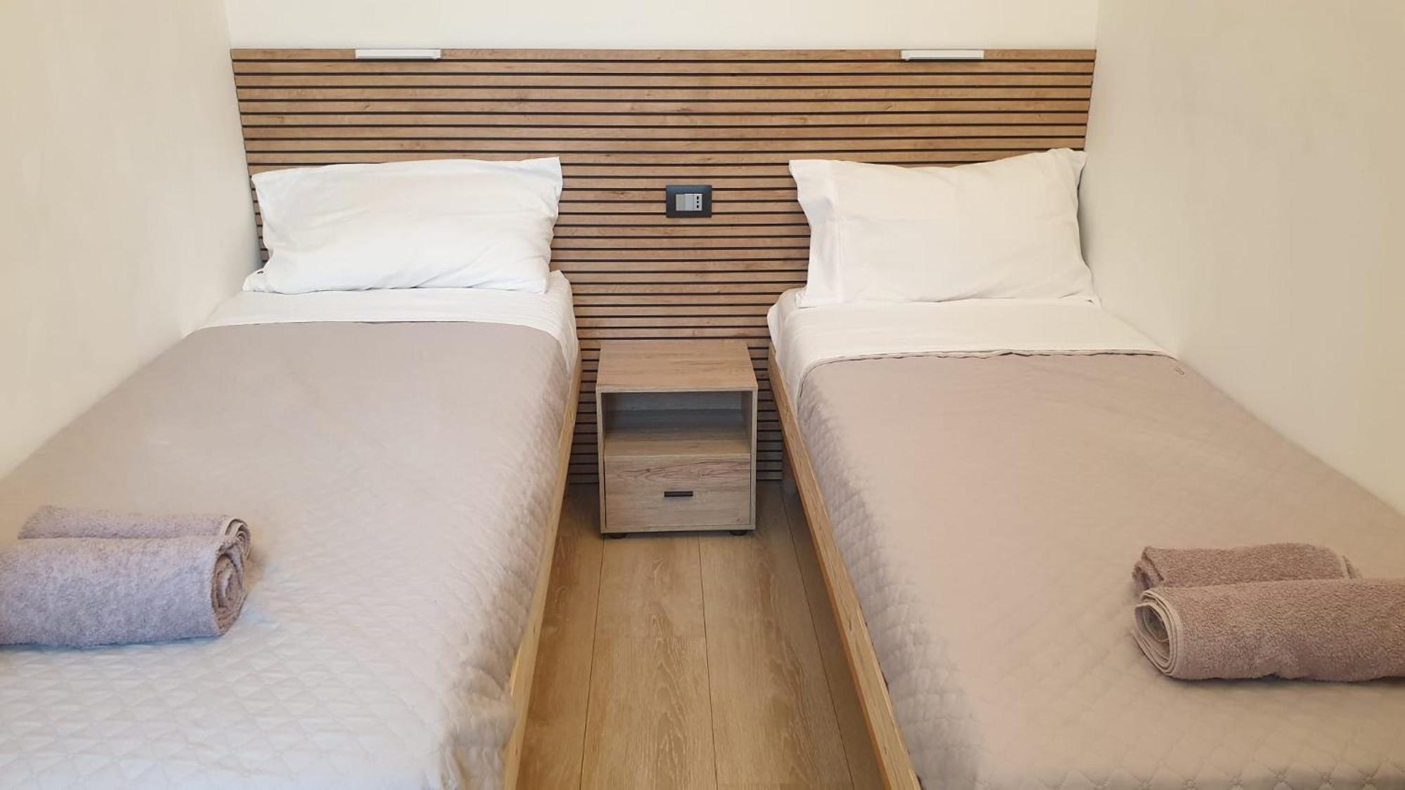 Your Lovely Home, Porta Venezia-1 Queen Bed, 3 Single Beds, 1 Sofa Bed- Lejlighed Milano