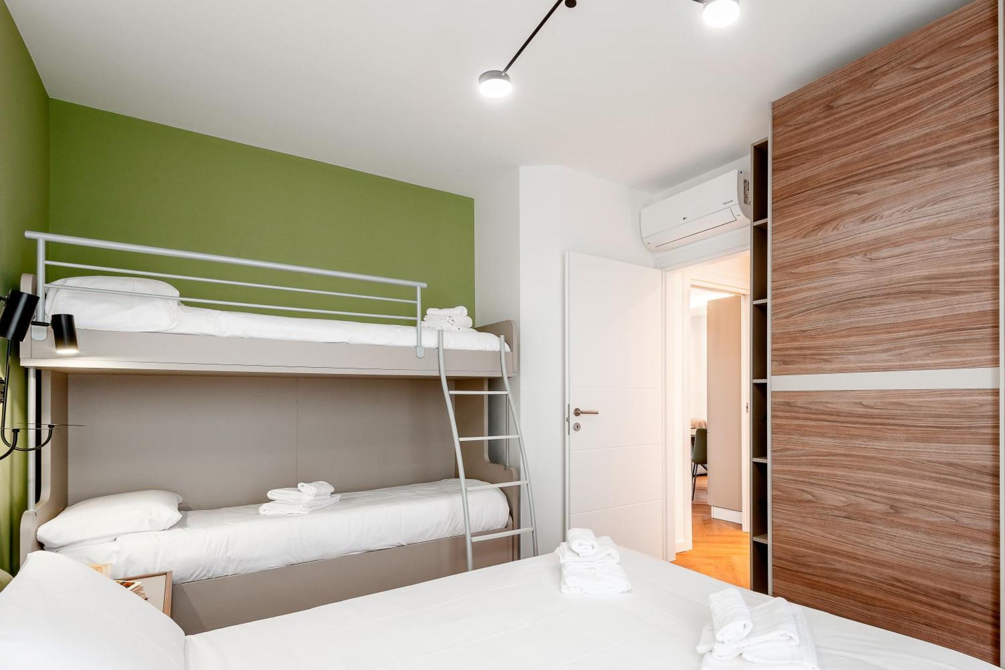 Stayeasy Argelati40 - Penthouse With 2 Bedrooms, 2 Bathrooms And Terrace - Navigli * Milan