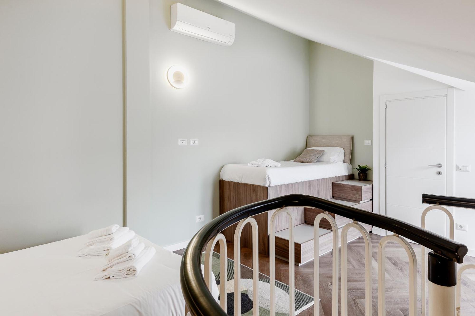 Stayeasy Argelati40 - Penthouse With 2 Bedrooms, 2 Bathrooms And Terrace - Navigli Apartment *