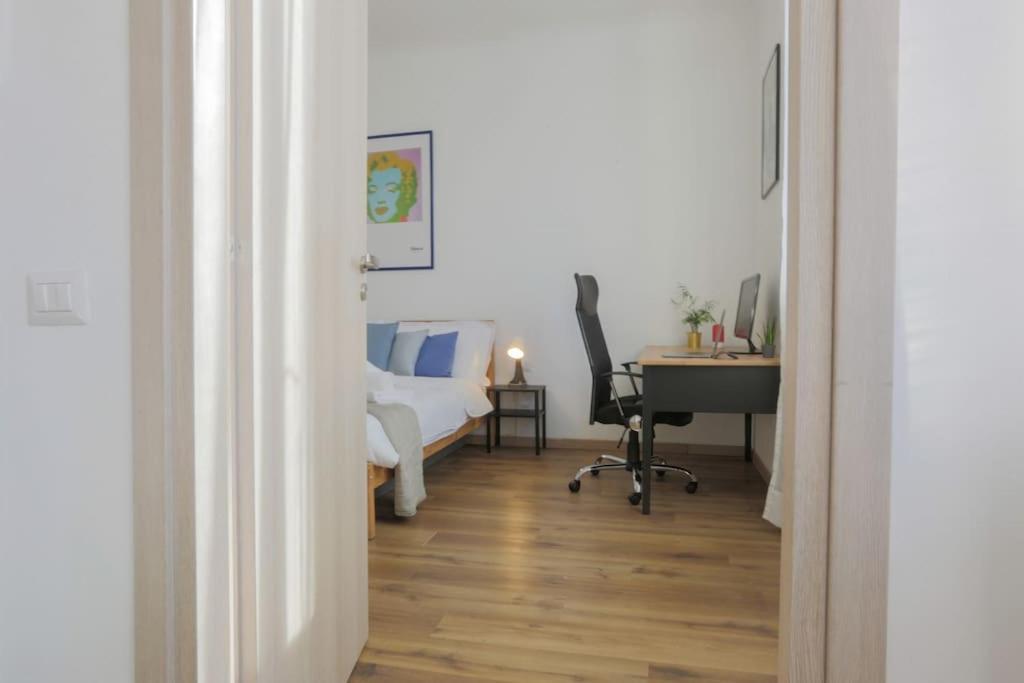 Appartement *navigli Art Attic*designarea Milan-wifi-netflix *