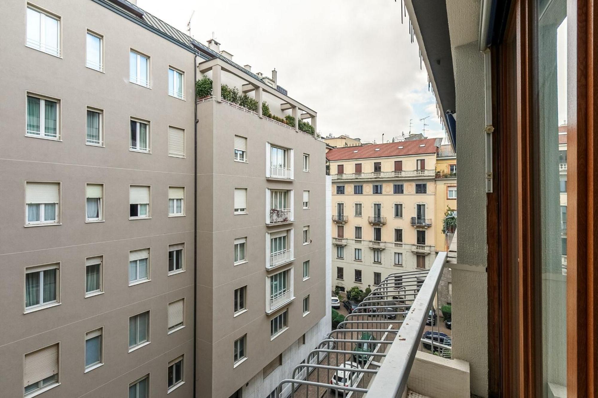 1br Uberto Visconti Di Modrone A With Balcony In Lejlighed Milano
