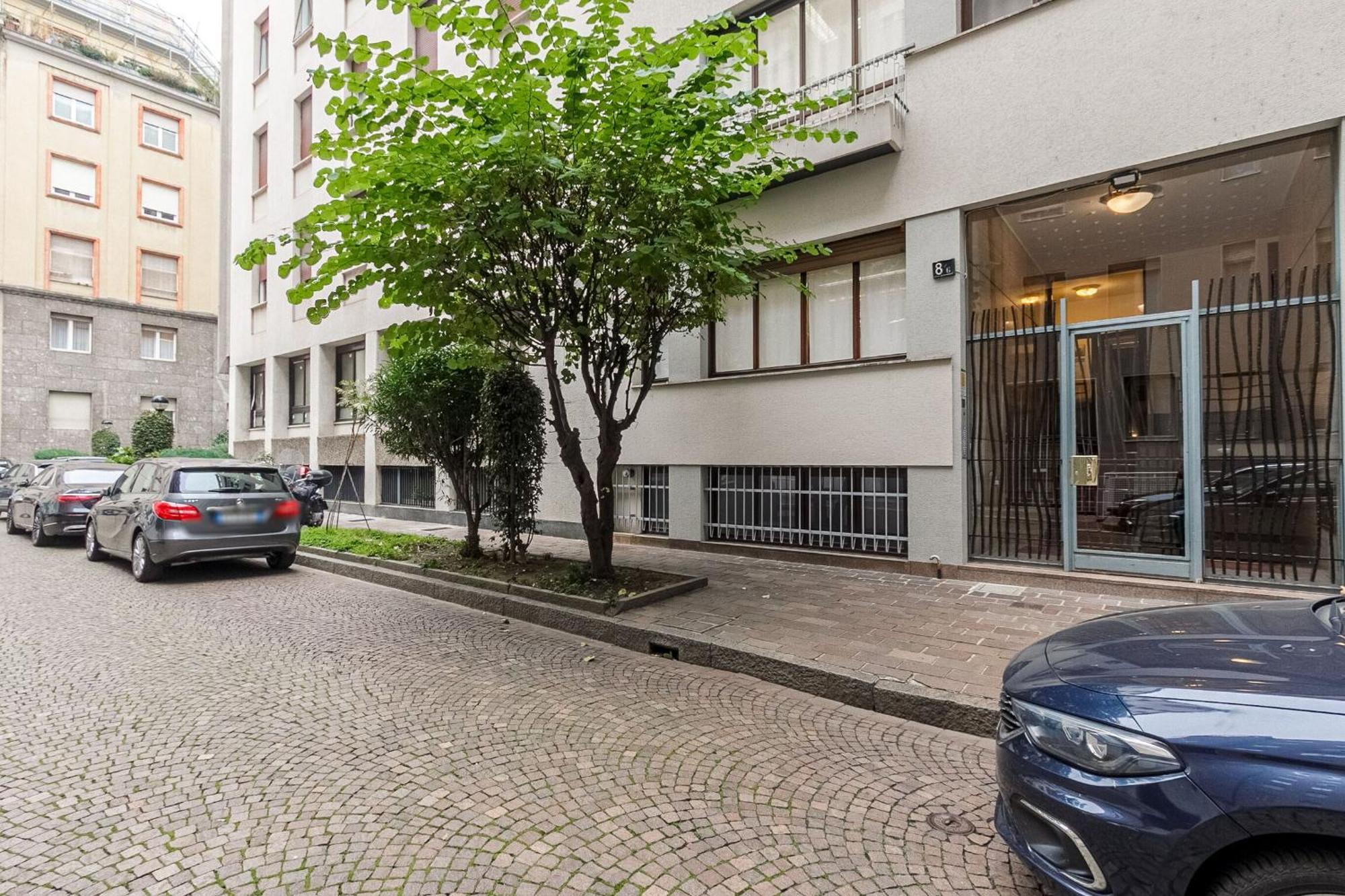 Lejlighed 1br Uberto Visconti Di Modrone A With Balcony In Milano