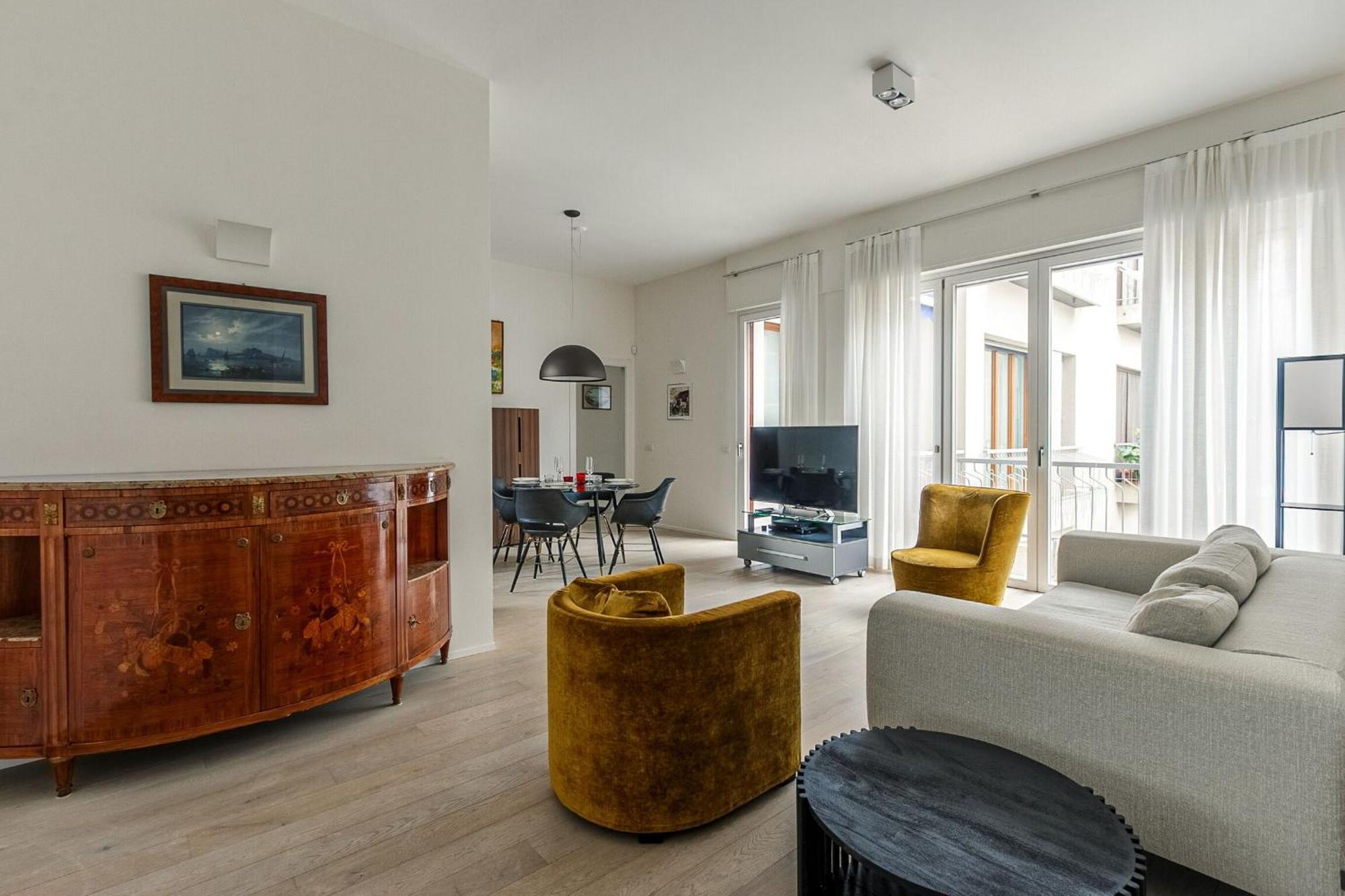 1br Uberto Visconti Di Modrone A With Balcony In Lejlighed