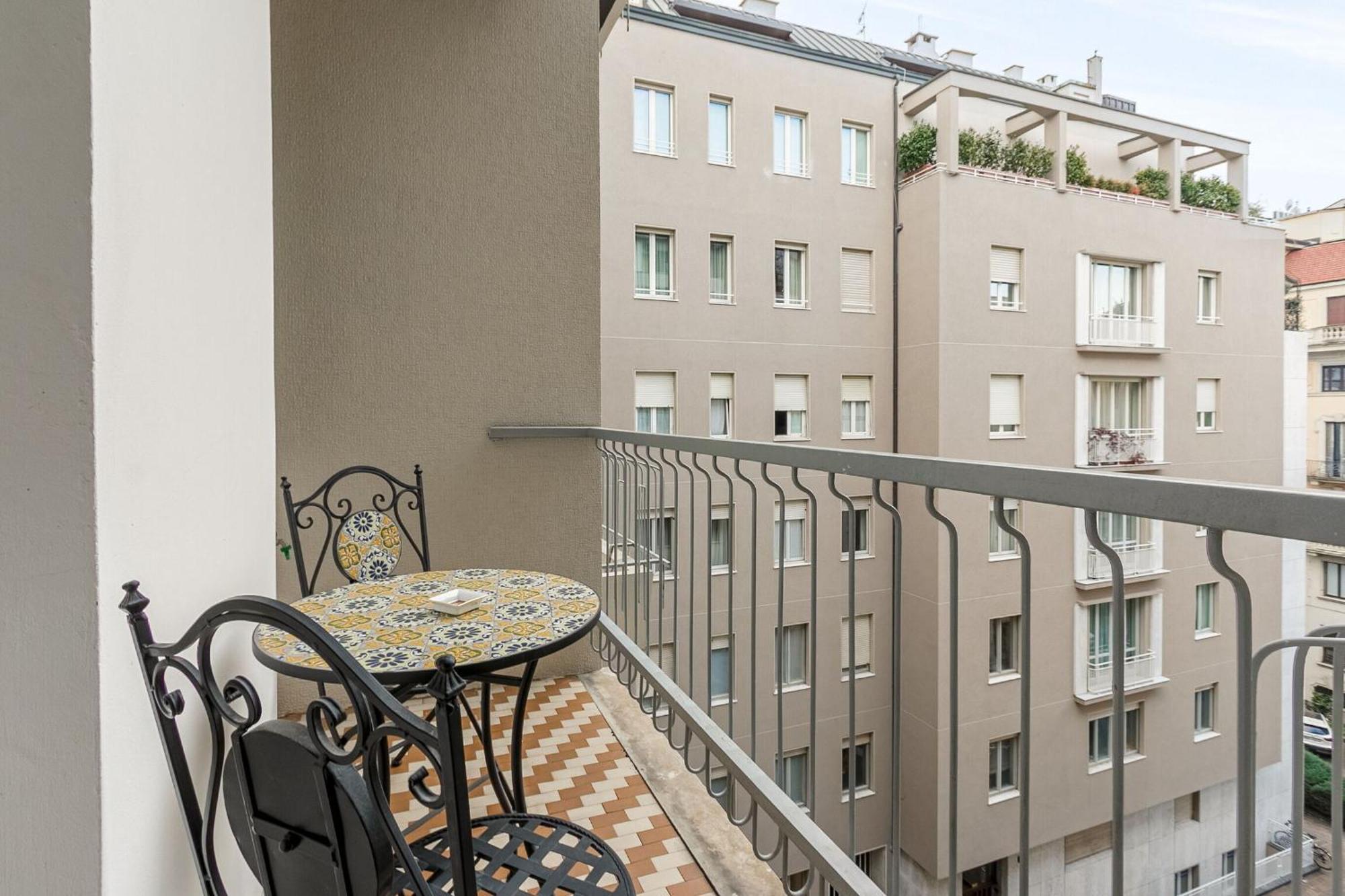 1br Uberto Visconti Di Modrone A With Balcony In Lejlighed *