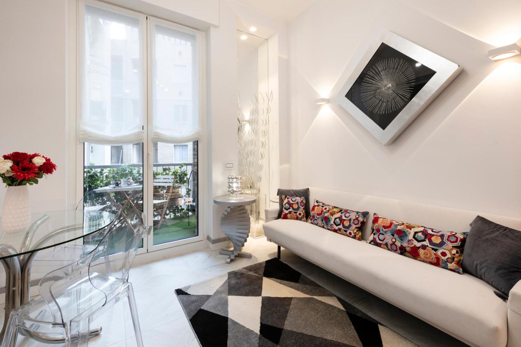 Falcone, 5 - Downtown * Milano