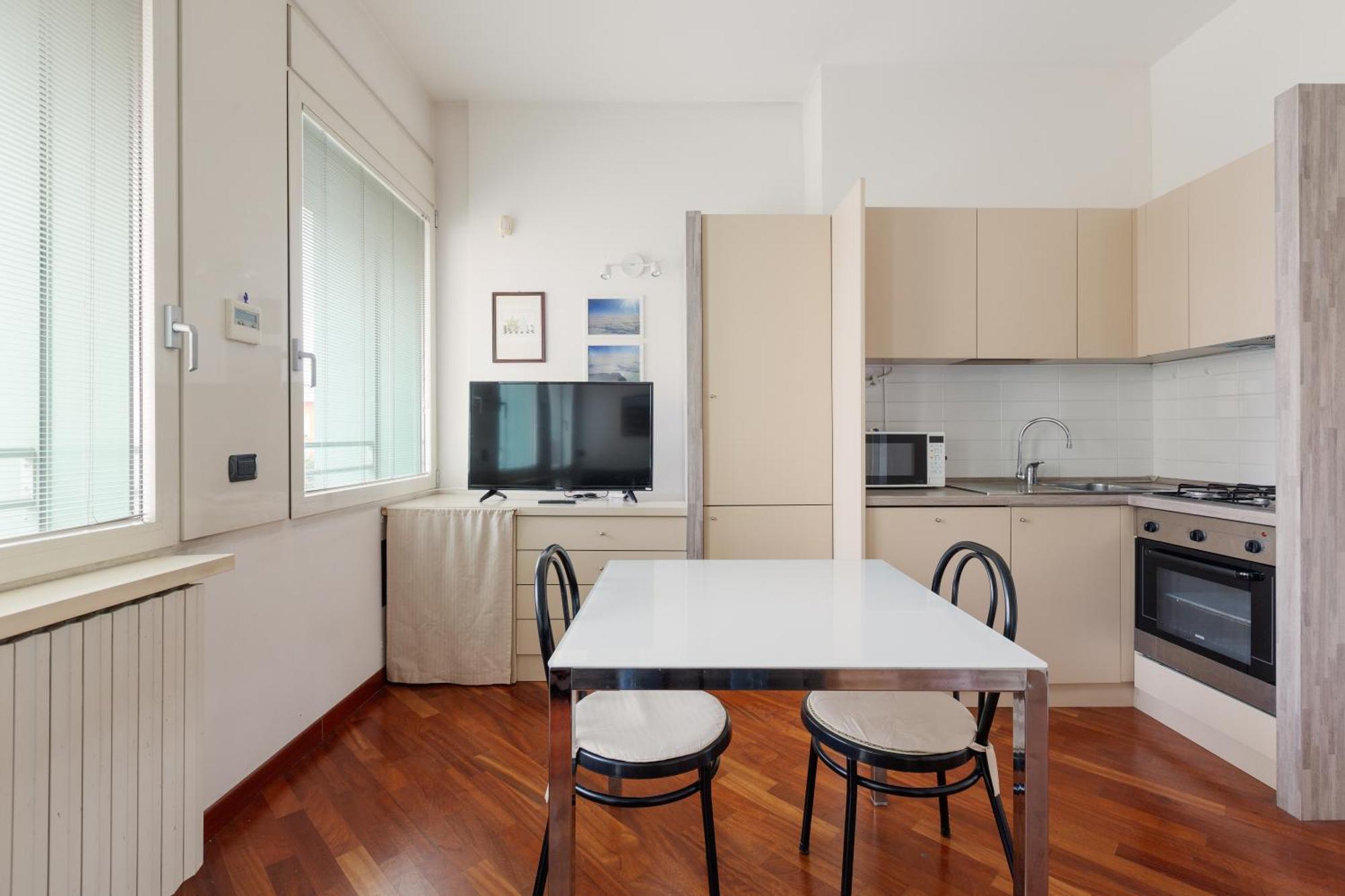 Apartment Bright & Comfy With Parking Mailand