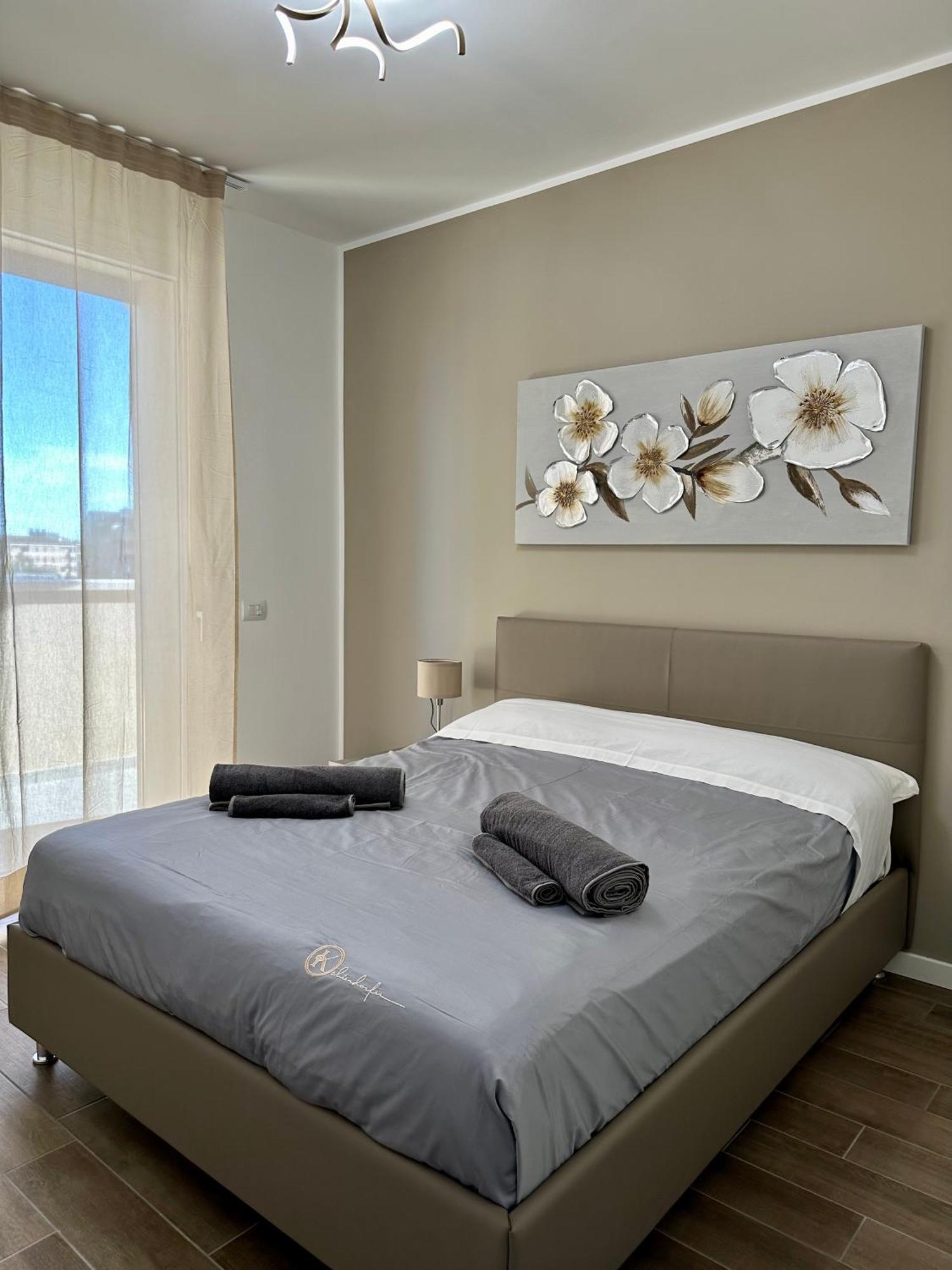 Bed & Breakfast Casa Bianca - Metro E Stazione Sotto Casa Milaan