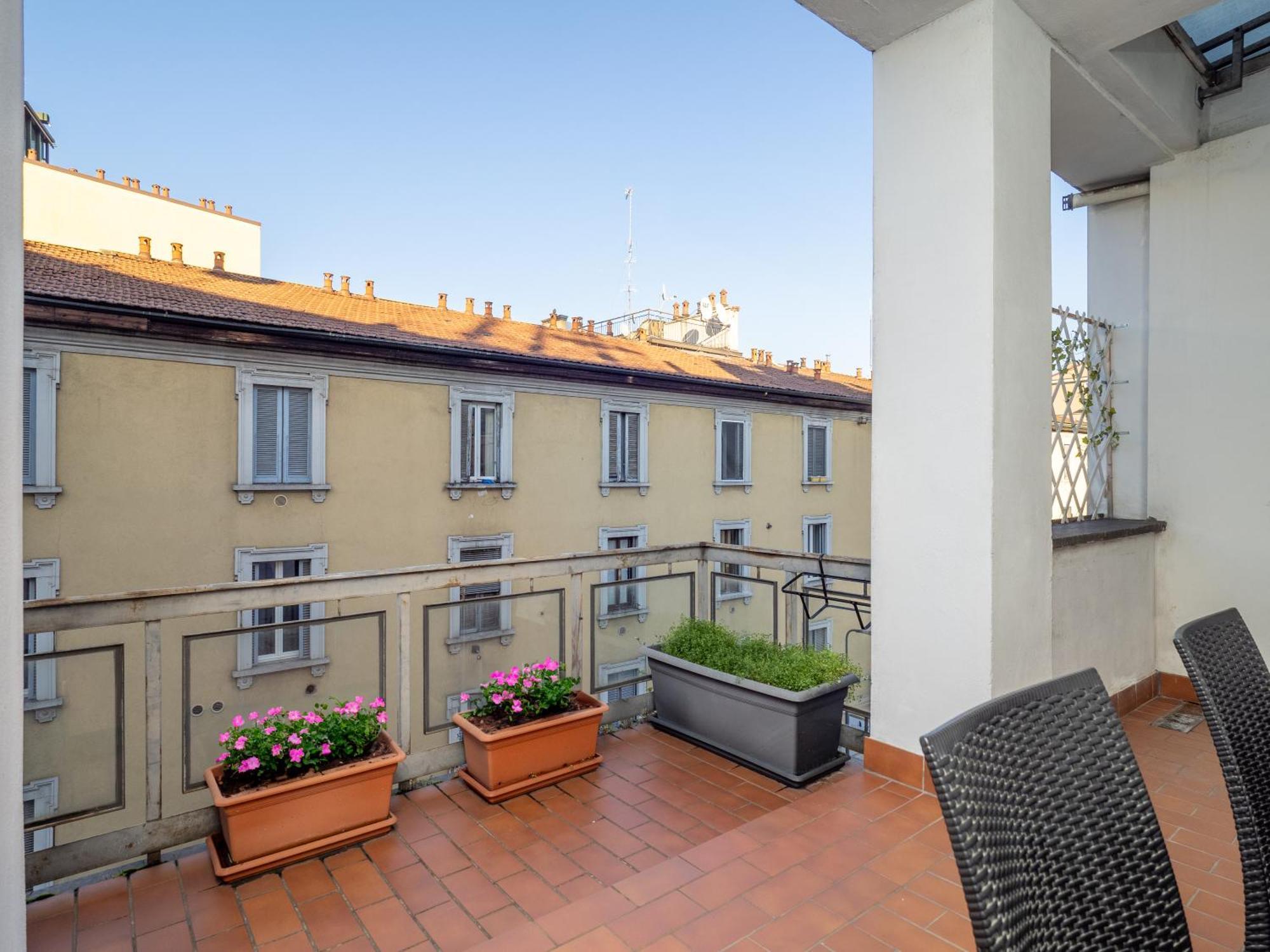 Flat In Center With Terrace, Near Garibaldi Fs *