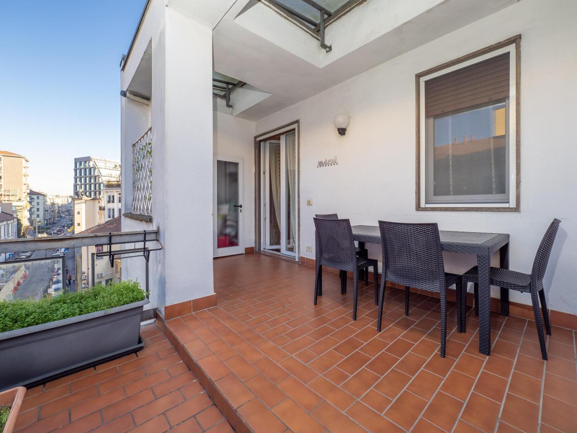 Flat In Center With Terrace, Near Garibaldi Fs * Milano
