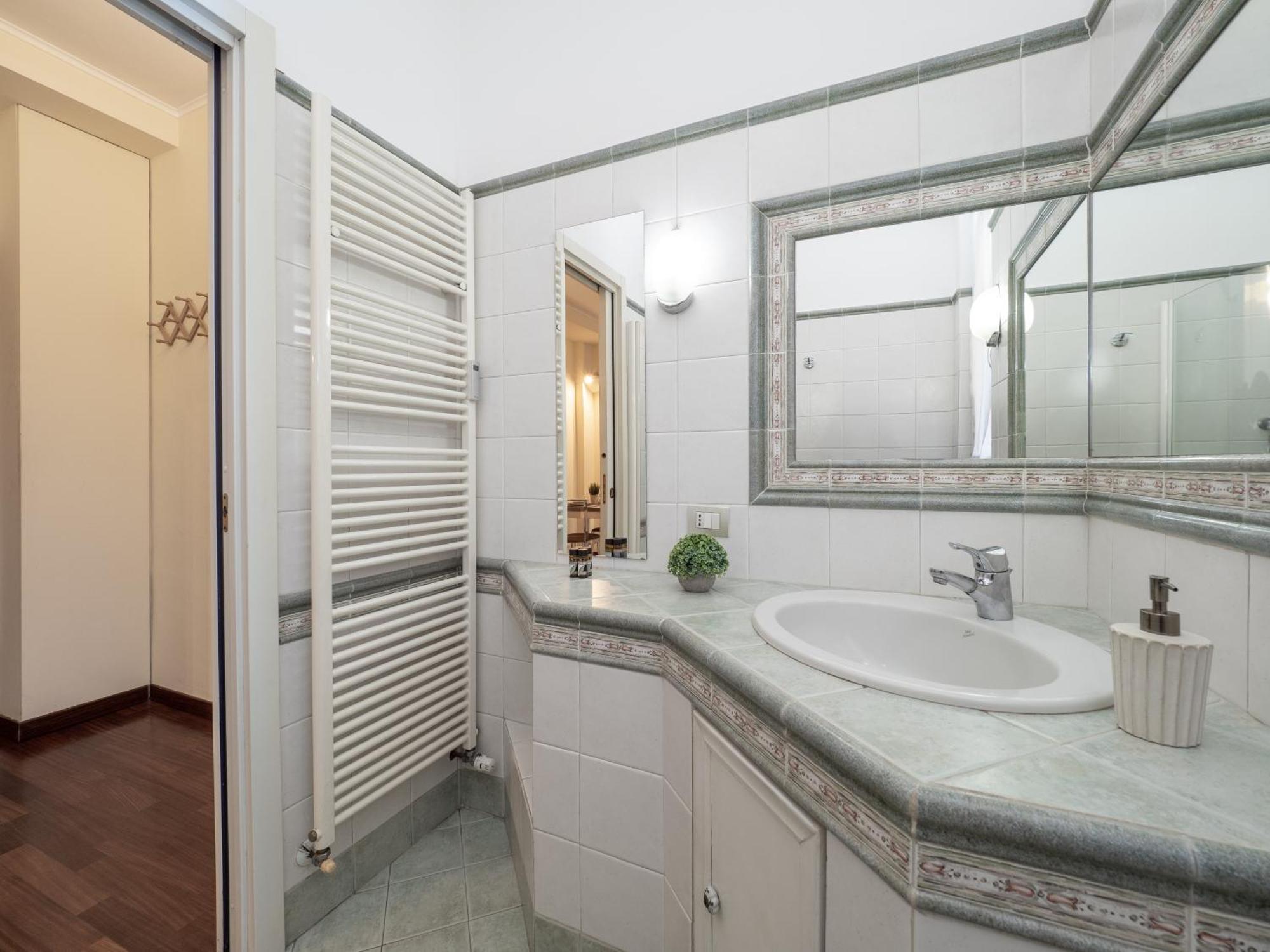 Flat In Center With Terrace, Near Garibaldi Fs Lejlighed