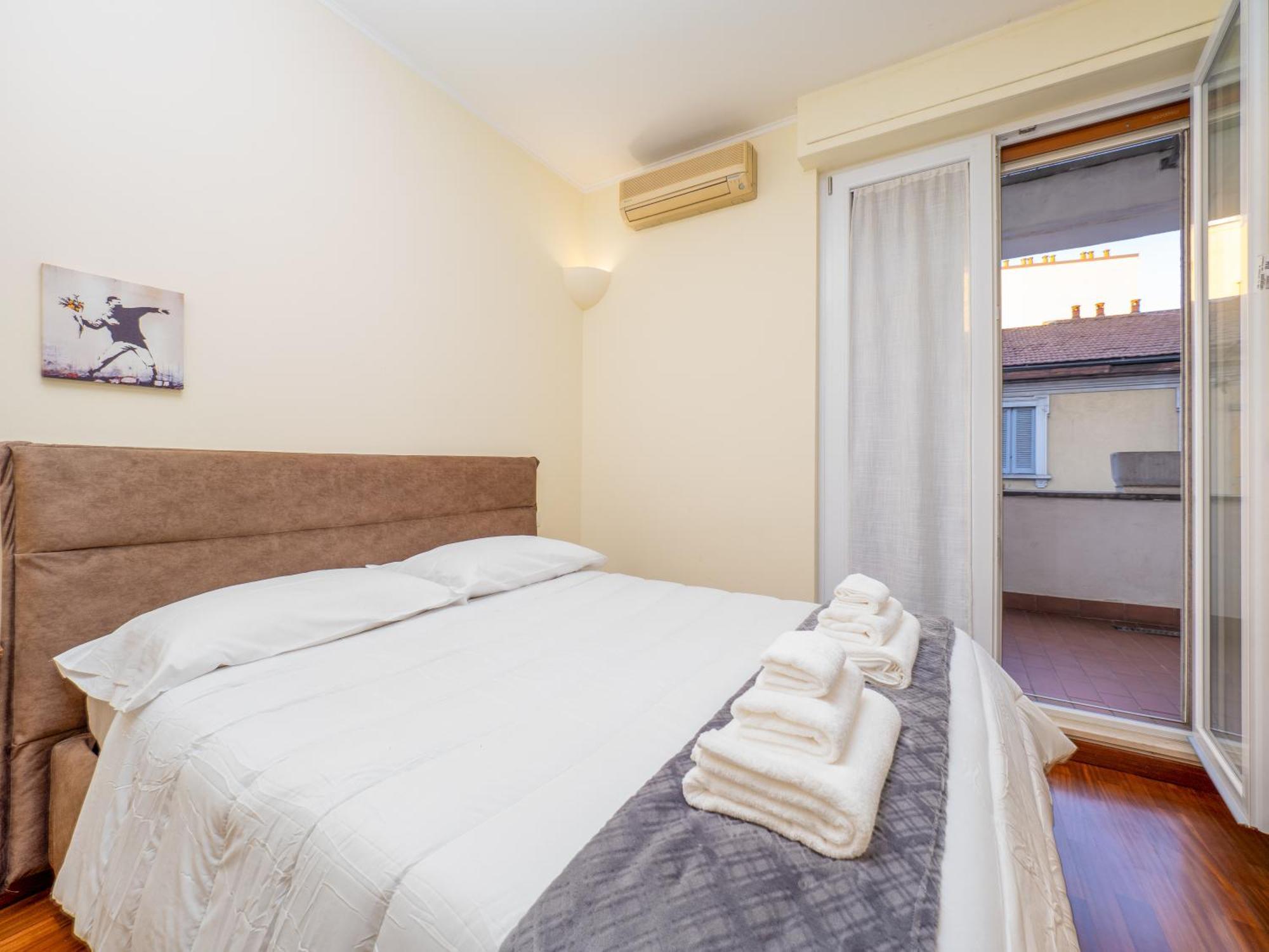 Flat In Center With Terrace, Near Garibaldi Fs Milano