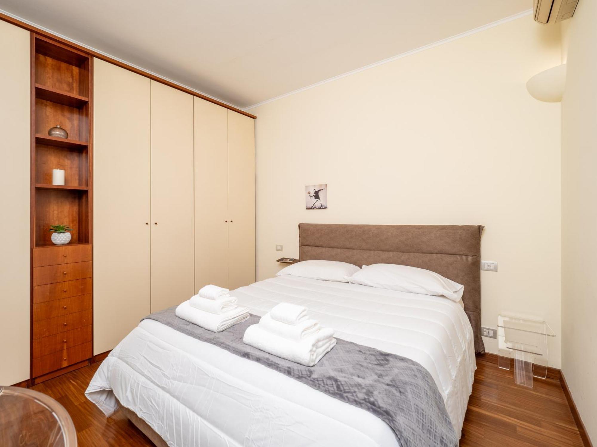 Flat In Center With Terrace, Near Garibaldi Fs *