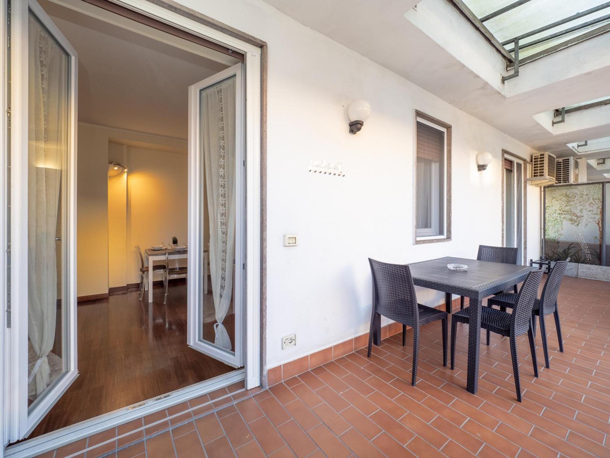 Flat In Center With Terrace, Near Garibaldi Fs *