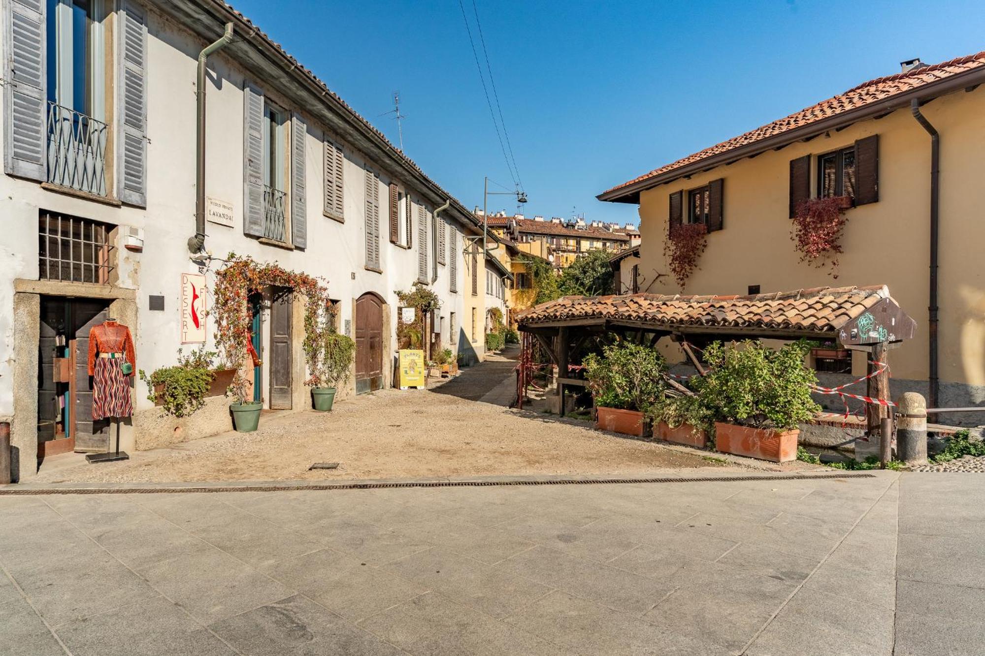 - Alzaia Naviglio Grande Apartment Milan