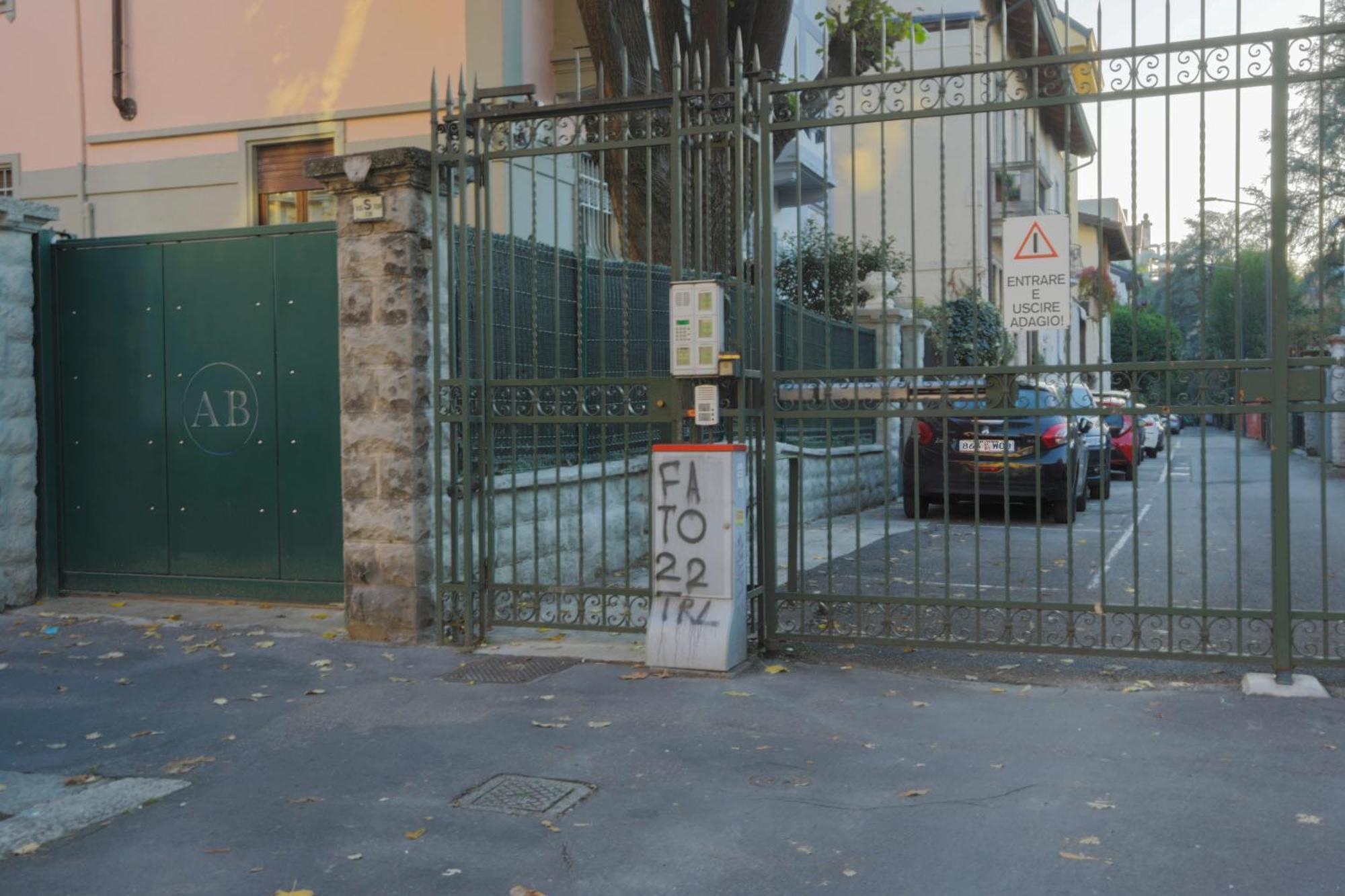 Fiera Milano-city Life Free Parking Anglia' S Bridge Milano