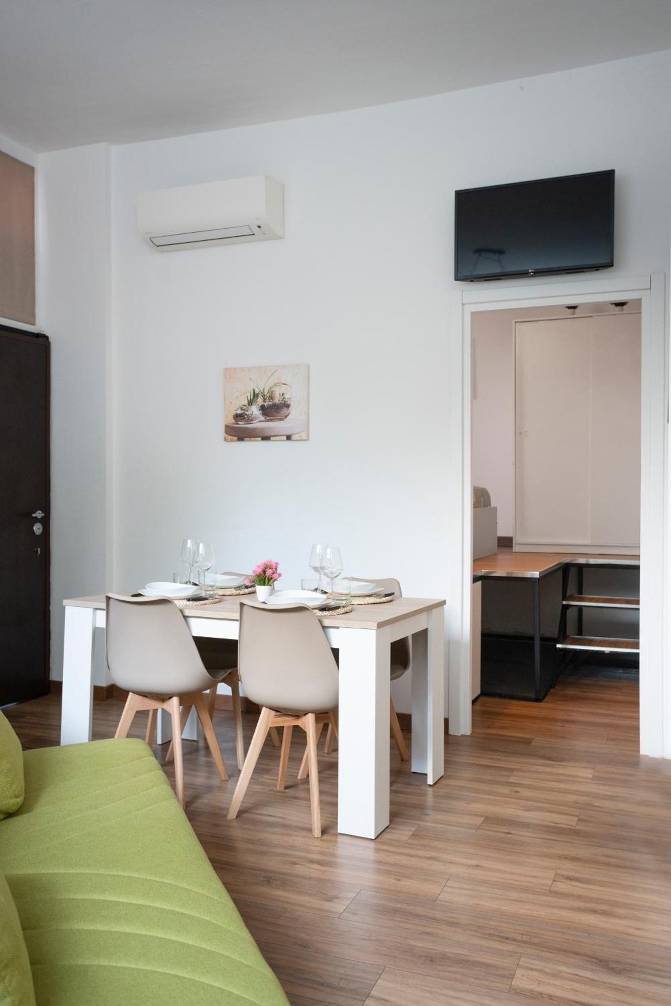 Elegant Sweet - Milan, 15 Minute Duomo Apartment Milan
