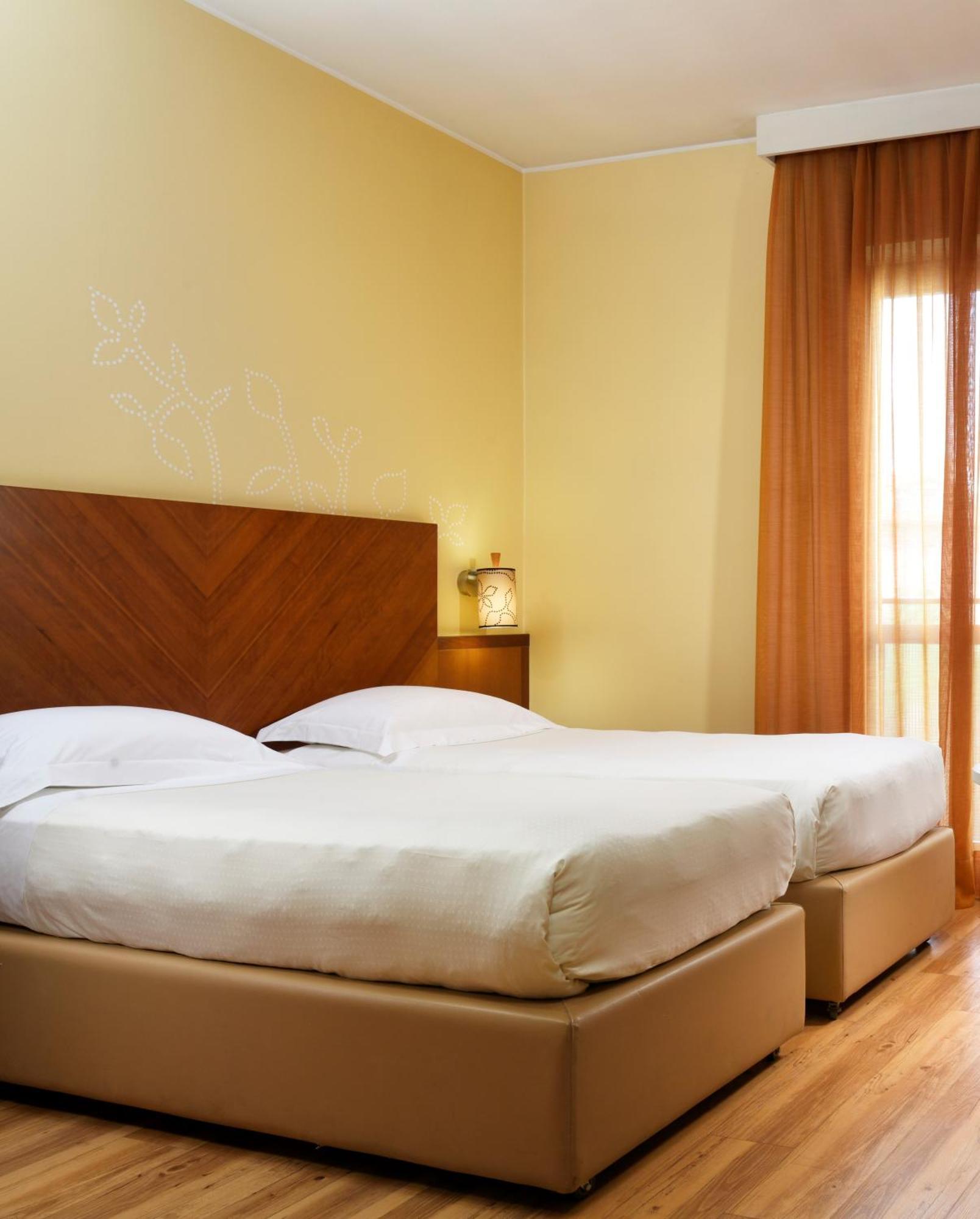 Unahotels Mediterraneo Hotel 4*