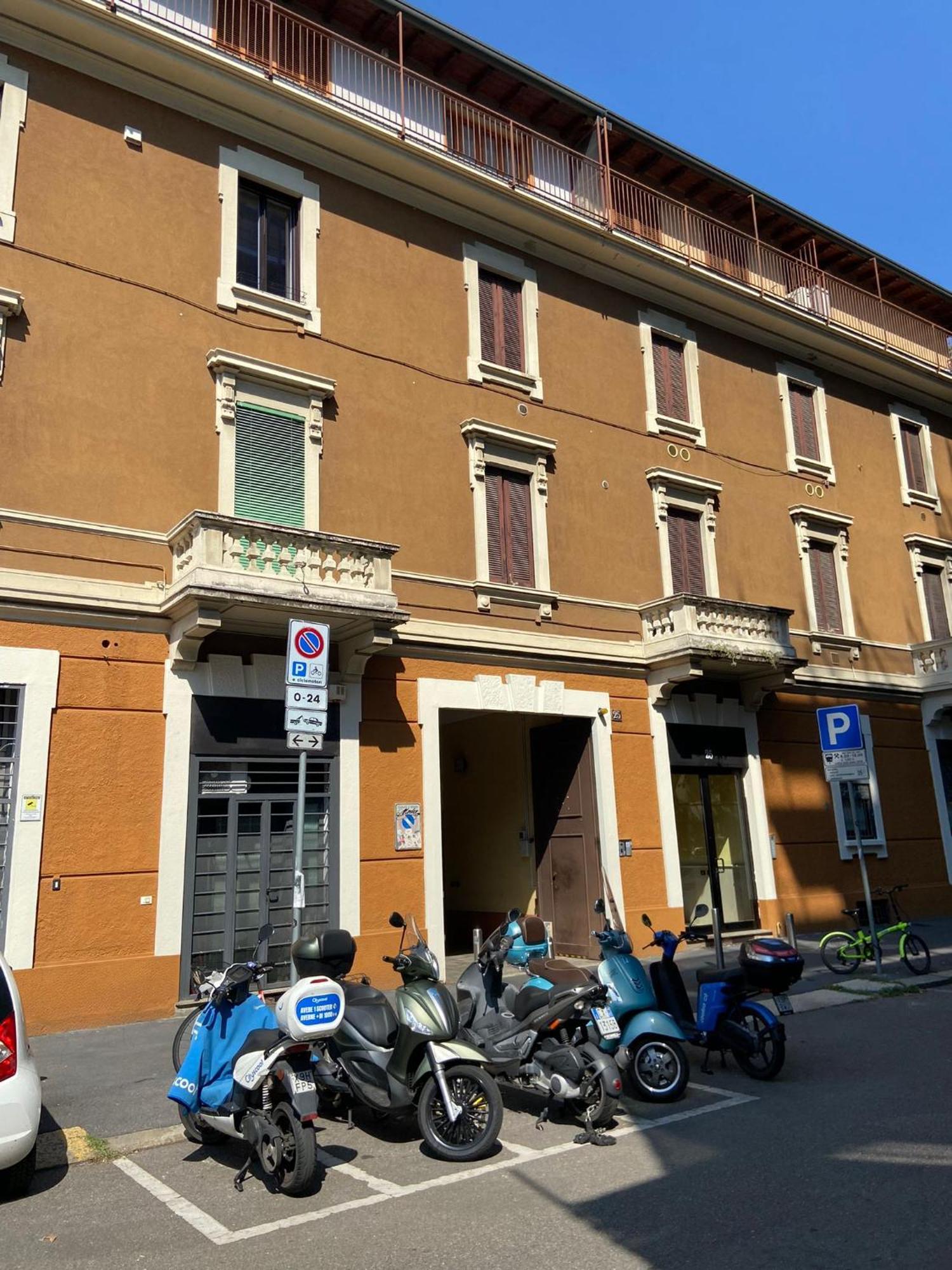Regina In Pezzotti - Parking Car Milano