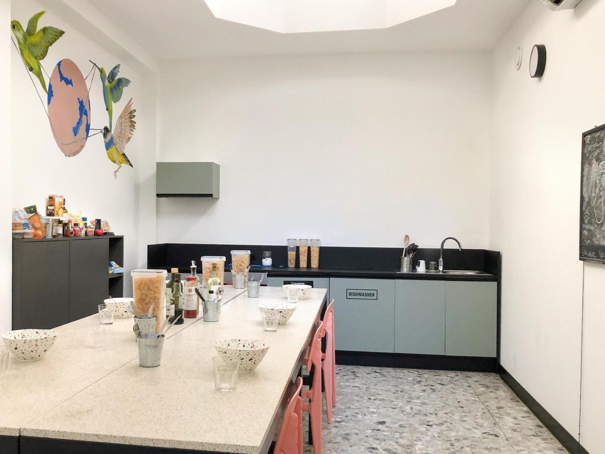 Hostel Yellowsquare