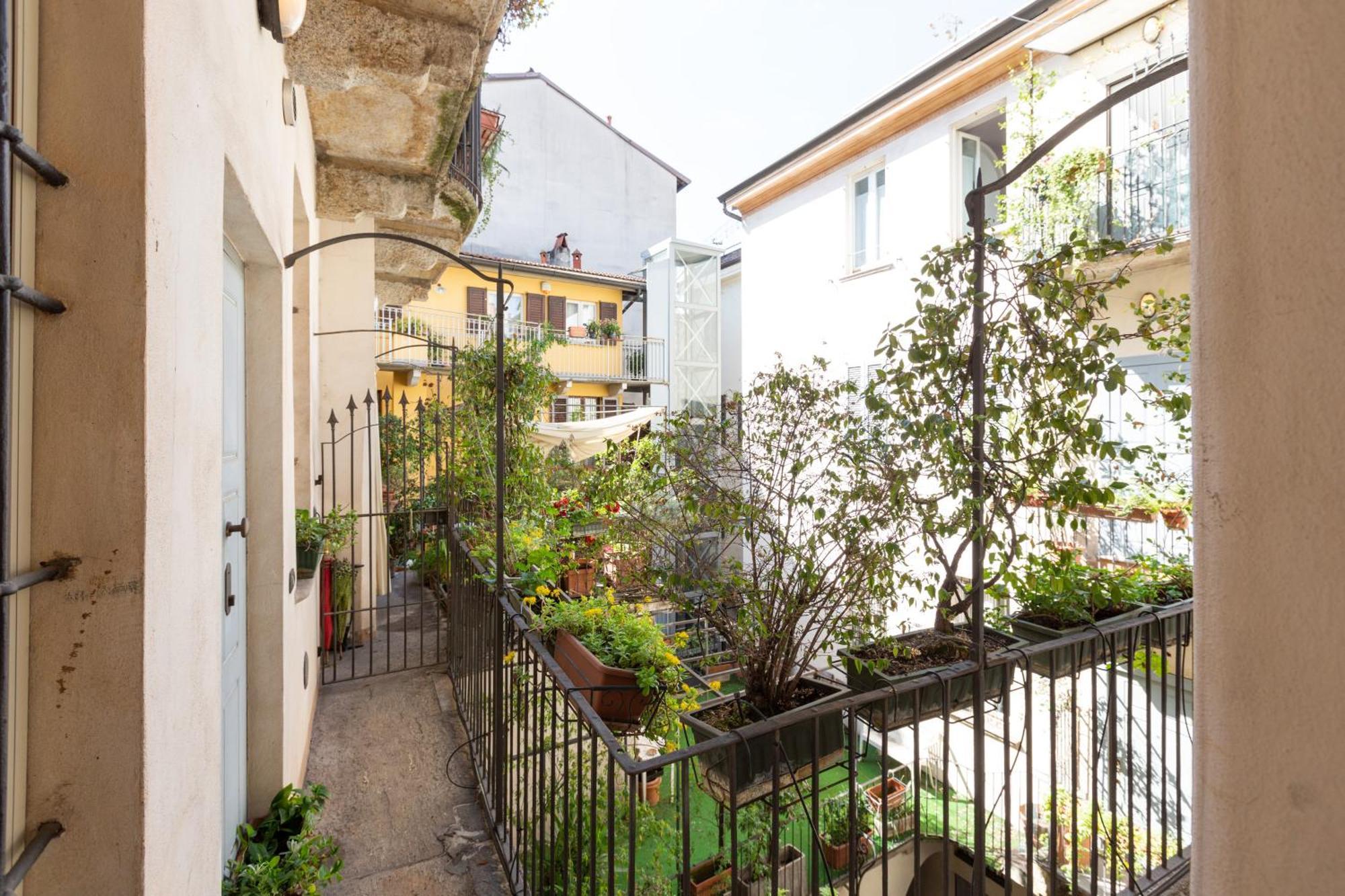 Cosy Two Bedroom Close To Navigli Apartment