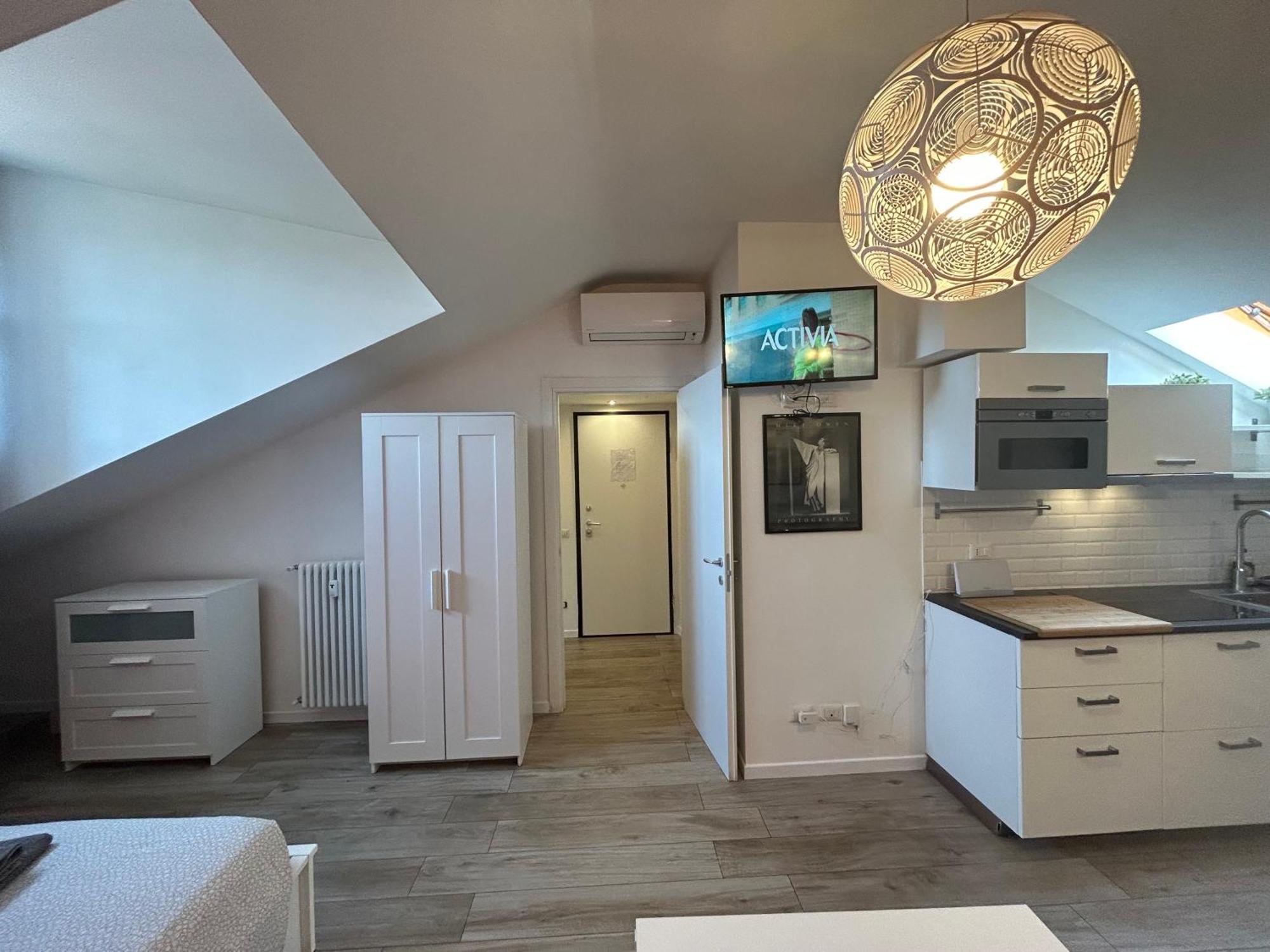 Apartment Mansarda Open Space Vicino Zona Isola Mailand