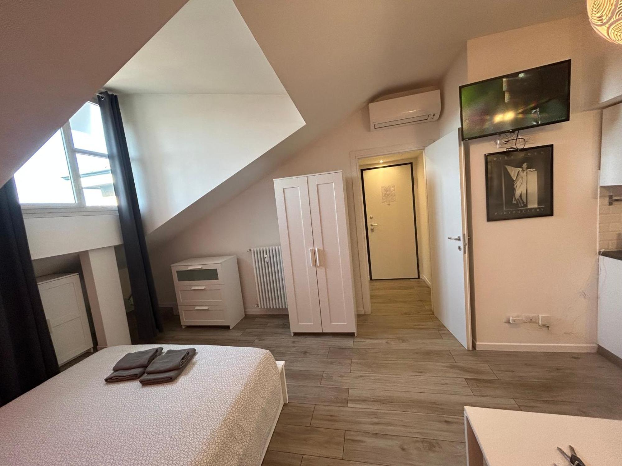 Apartment Mansarda Open Space Vicino Zona Isola *
