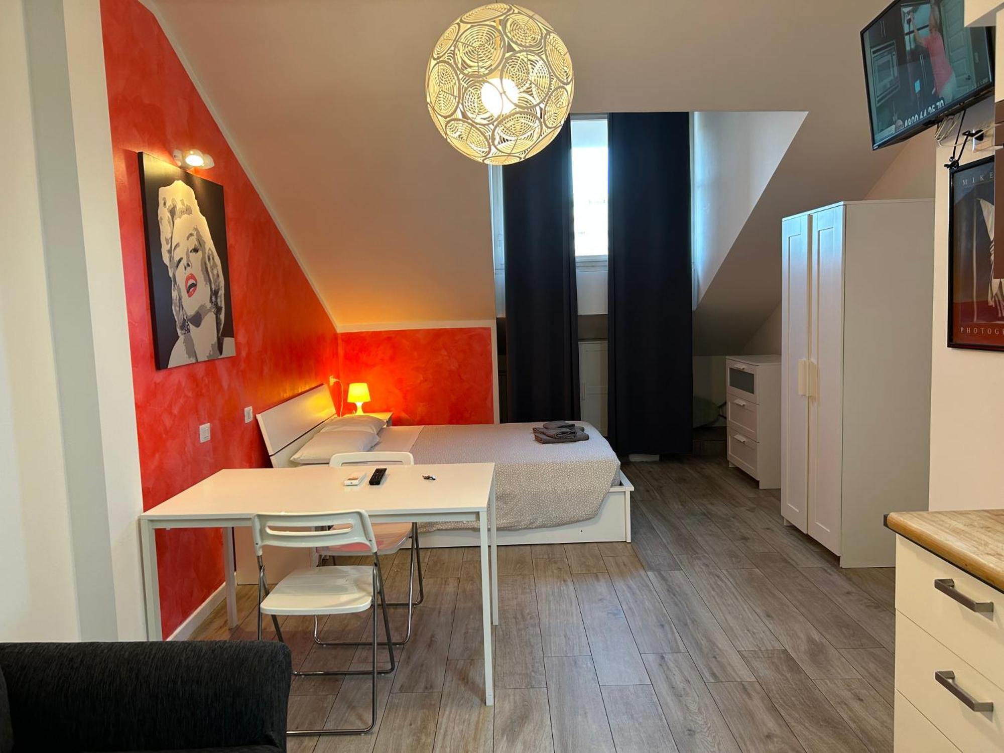 Apartment Mansarda Open Space Vicino Zona Isola *