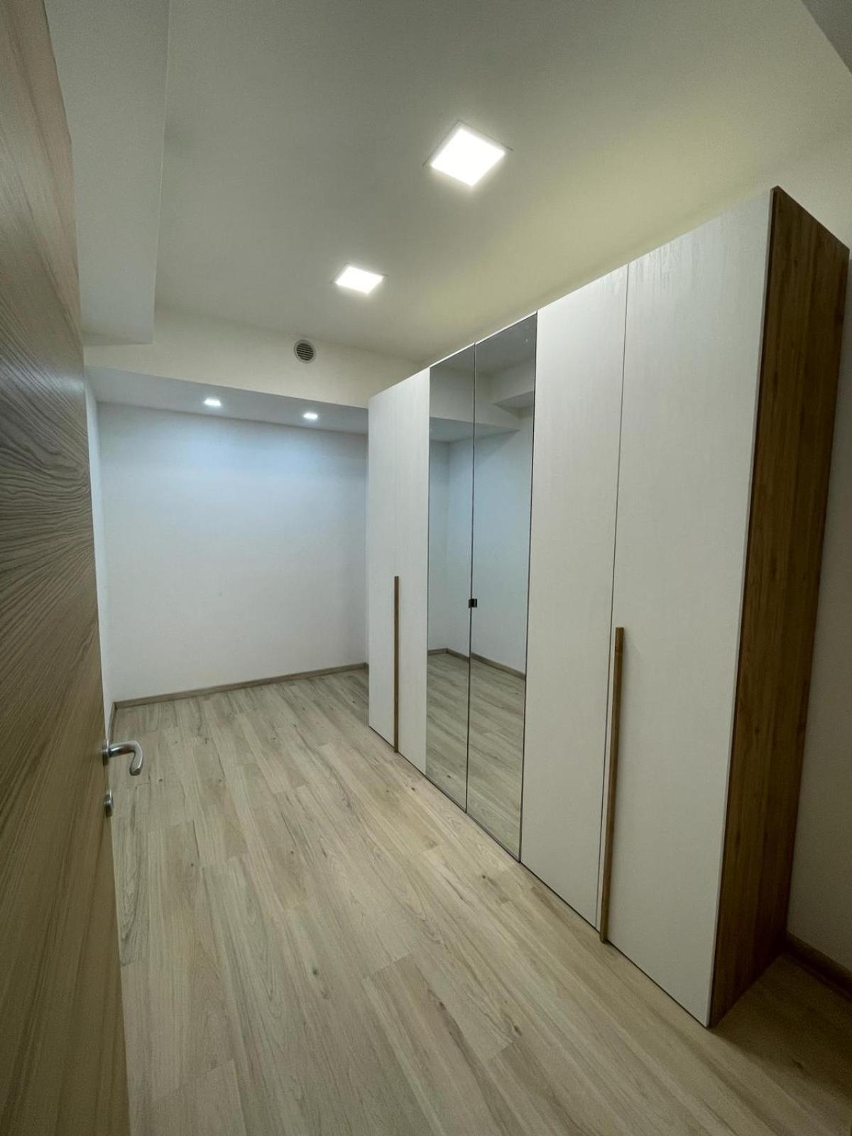 Apartment N.4 *