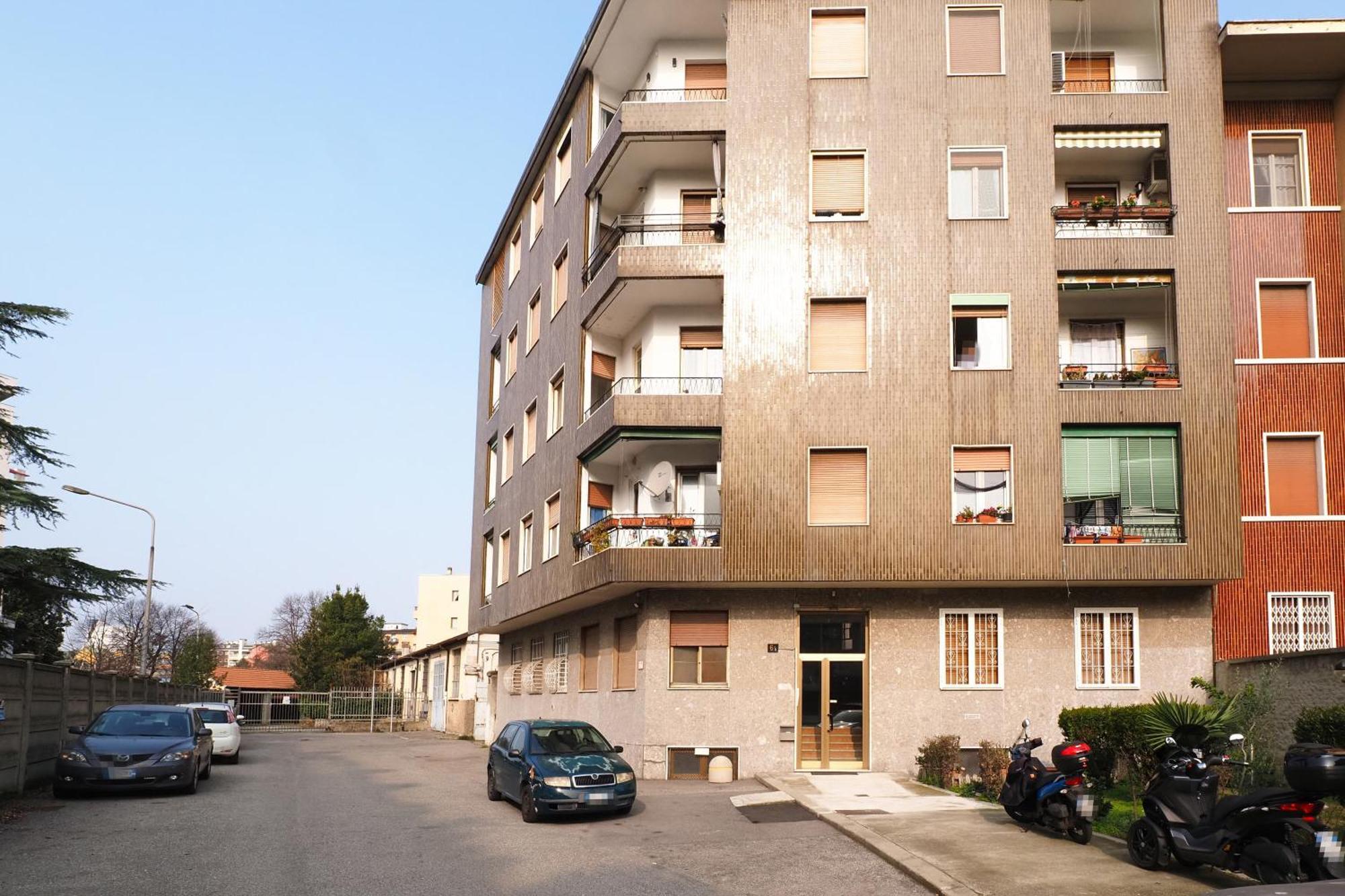 Bonomelli Con Posto Auto Fondazione Prada *