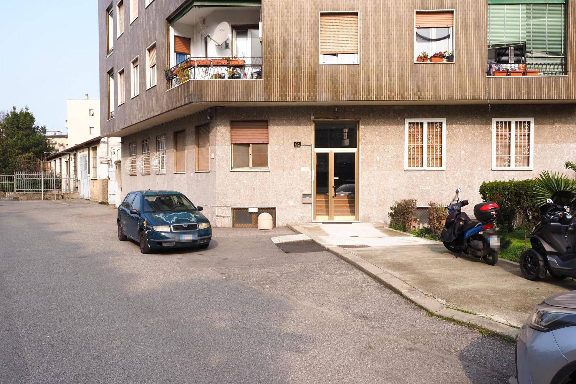 Bonomelli Con Posto Auto Fondazione Prada Mailand