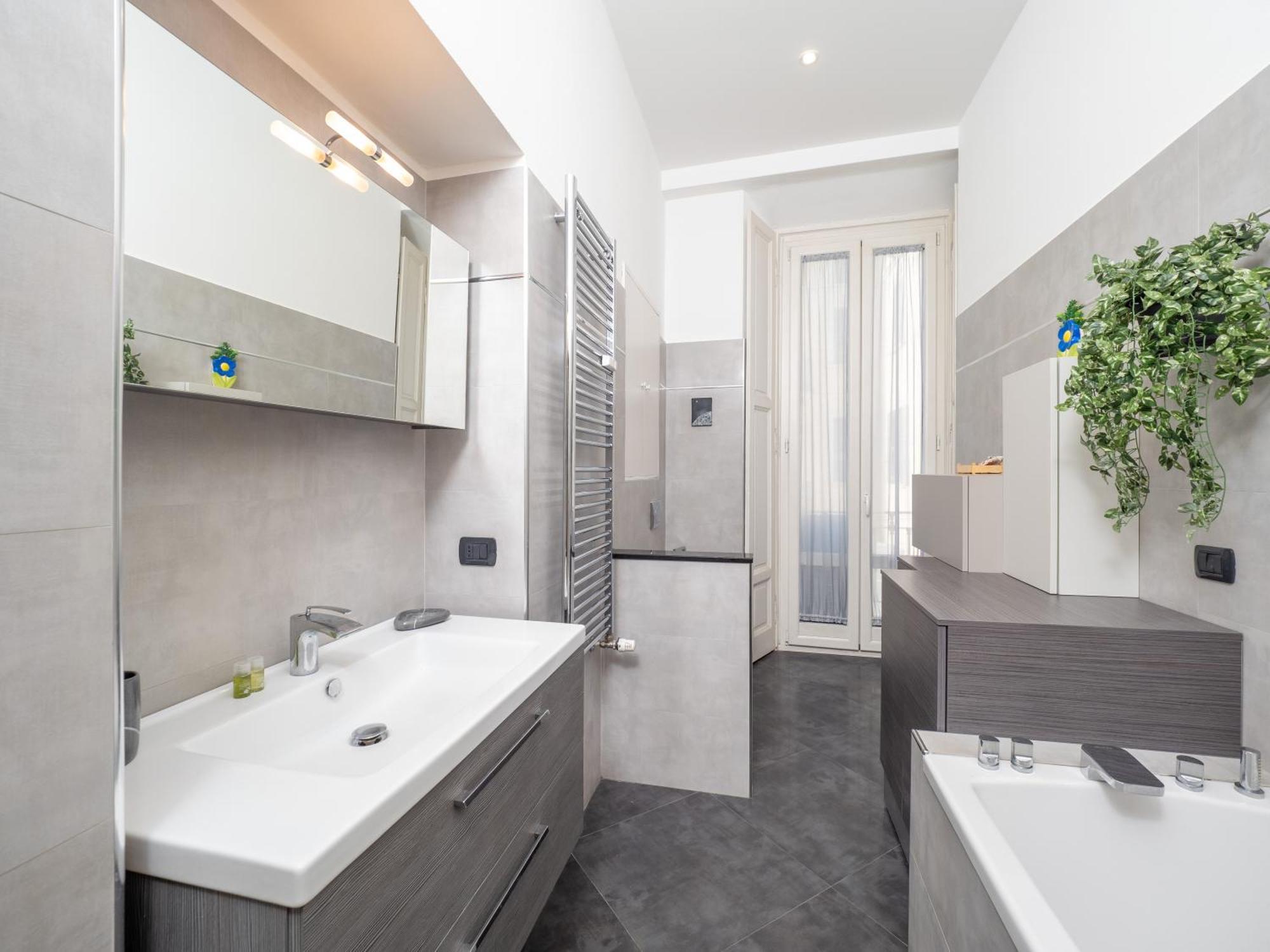 Luxury In The Most Iconic Avenue Of * Milano