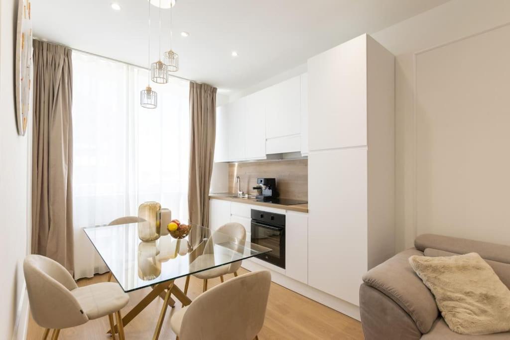 We - Prada Luxury Apartment Mailand