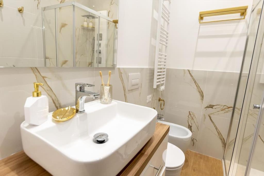 We - Prada Luxury Apartment Mailand