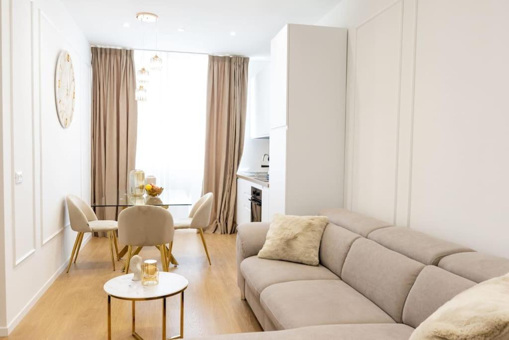 We - Prada Luxury Apartment Mailand