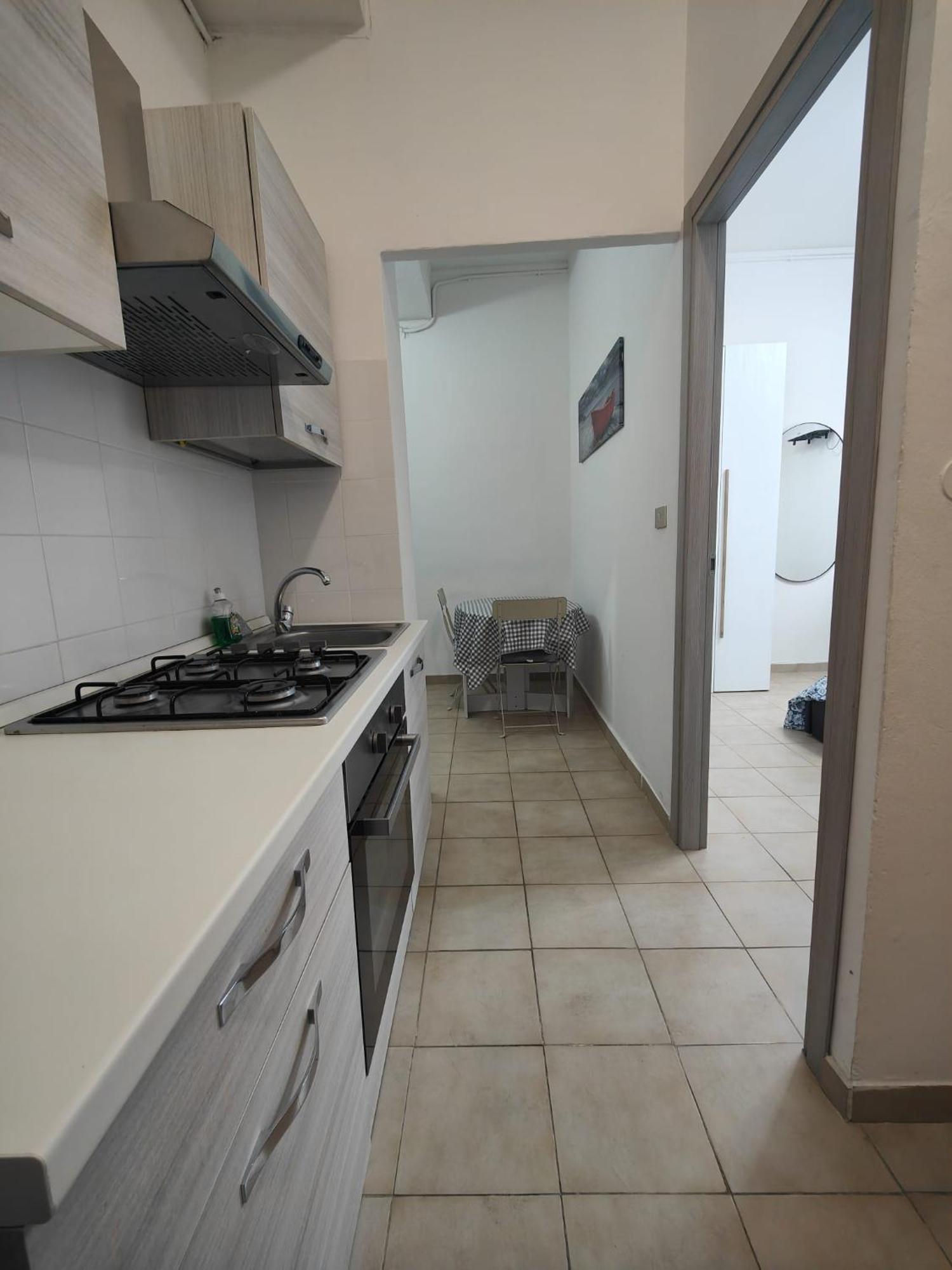 Bilocale 40 Mq Con Parcheggio Privato Appartement Milaan
