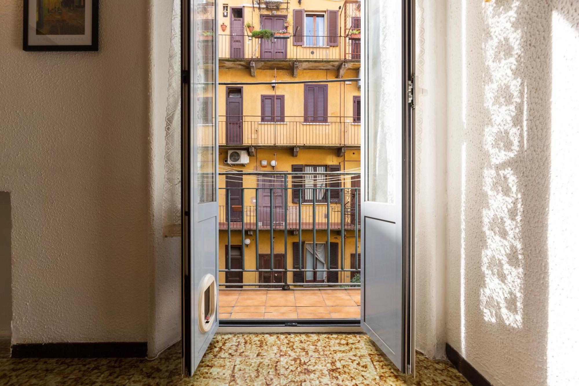 Titty House - Crocetta