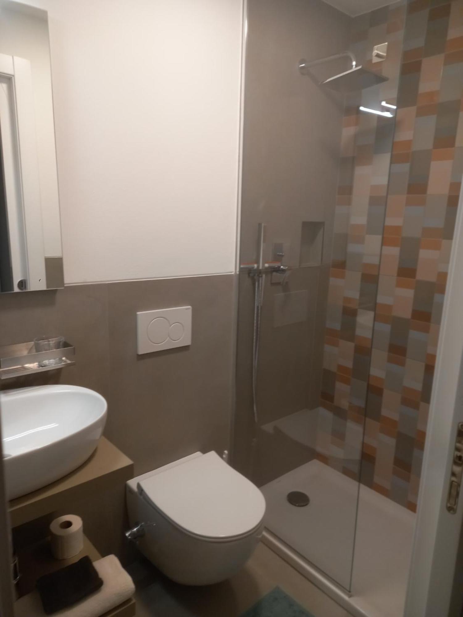 Leilighet Corso Lodi 6 Milano Porta Romana - Bellissimo Nuovo Appartamento Con 2 Camere Da Letto E Due Bagni - Beautiful Newly Decorated 2 Bedrooms 2 Bathrooms With Free Parking Per Selected Qualifying Rate - Metro Subway Porta Romana 6 Minutes To Duomo Cathed Milano