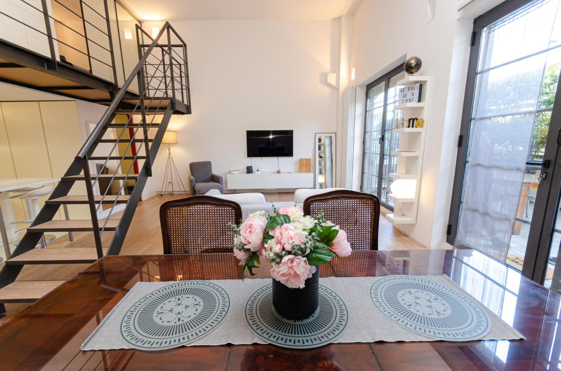 Apartment Vivimihome Loft Su Due Livelli Con Terrazzo Mailand