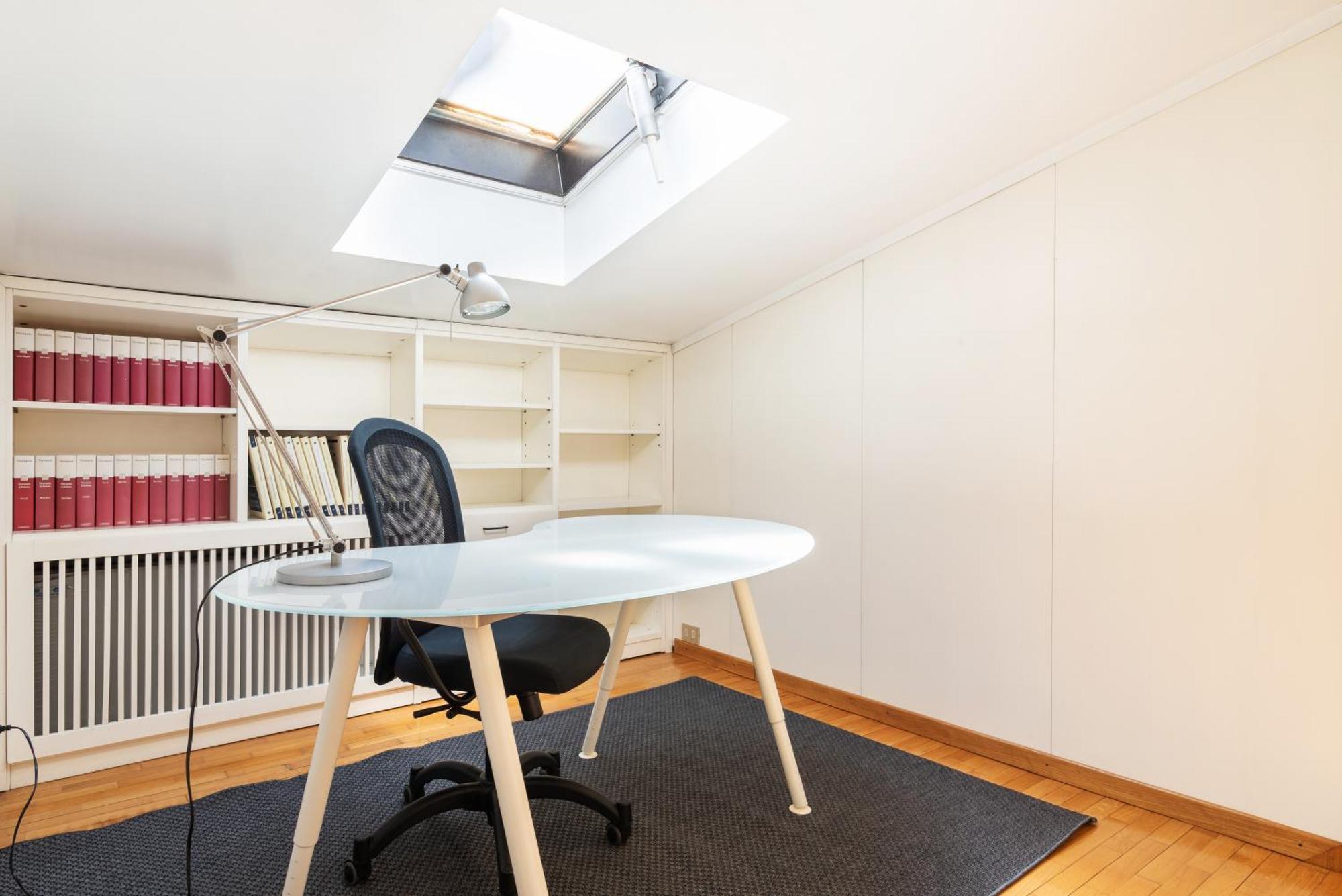 Elegante Bilocale Con Postazione Lavoro San Babila Appartamento Milano