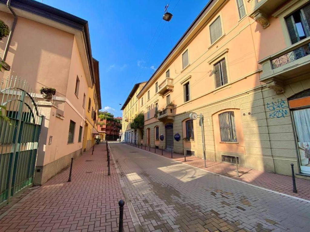 Leilighet Conte Rosso House, Con Doppia Terrazza In Coorte Tranquilla A Due Passi Da Stazione E Metropolitana Lambrate *