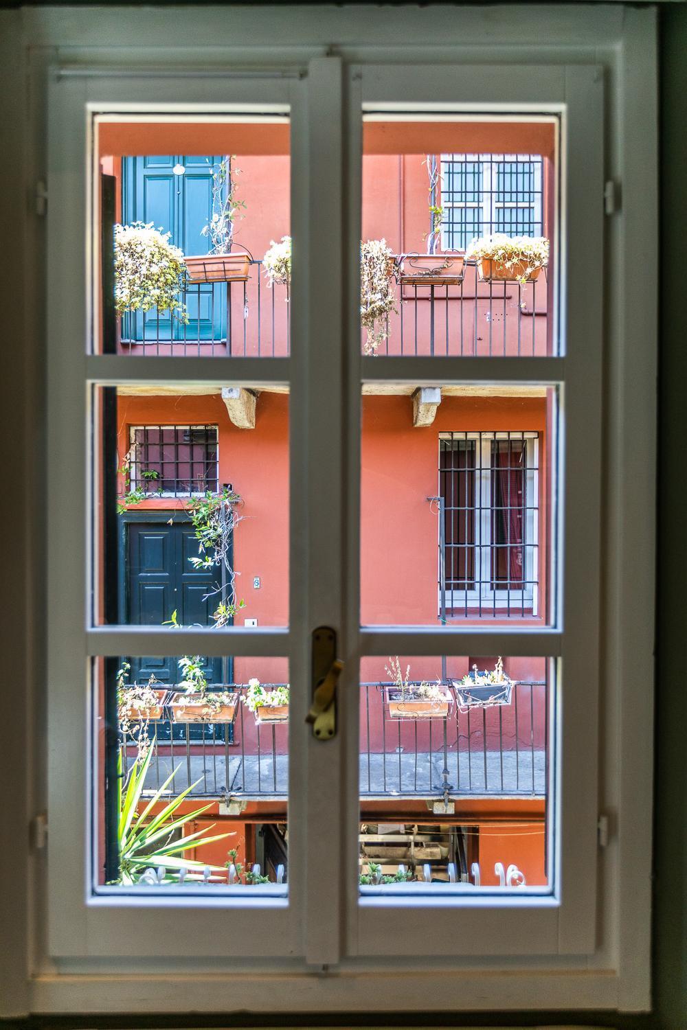 Apartment - Alzaia Naviglio Grande Milan