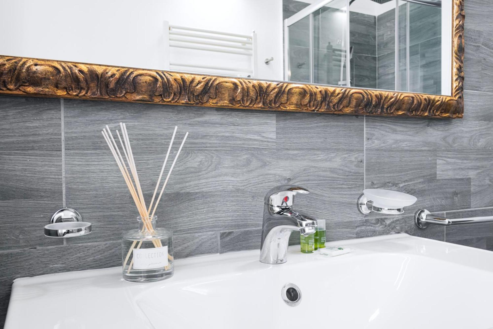 Easylife - Moderno E Luminoso In Repubblica