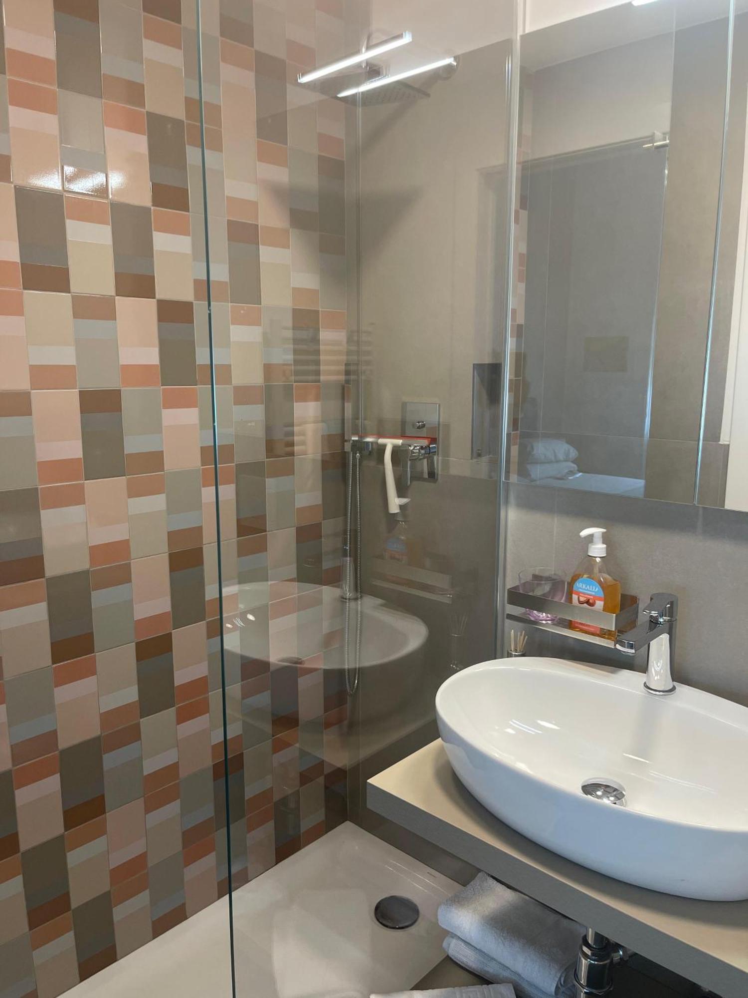 Leilighet Corso Lodi 6 Milano Porta Romana - Bellissimo Nuovo Appartamento Con 2 Camere Da Letto E Due Bagni - Beautiful Newly Decorated 2 Bedrooms 2 Bathrooms With Free Parking Per Selected Qualifying Rate - Metro Subway Porta Romana 6 Minutes To Duomo Cathed