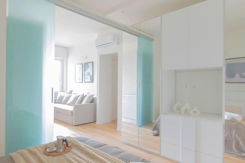 Modern & Stylish Near Isola & Station * Milan